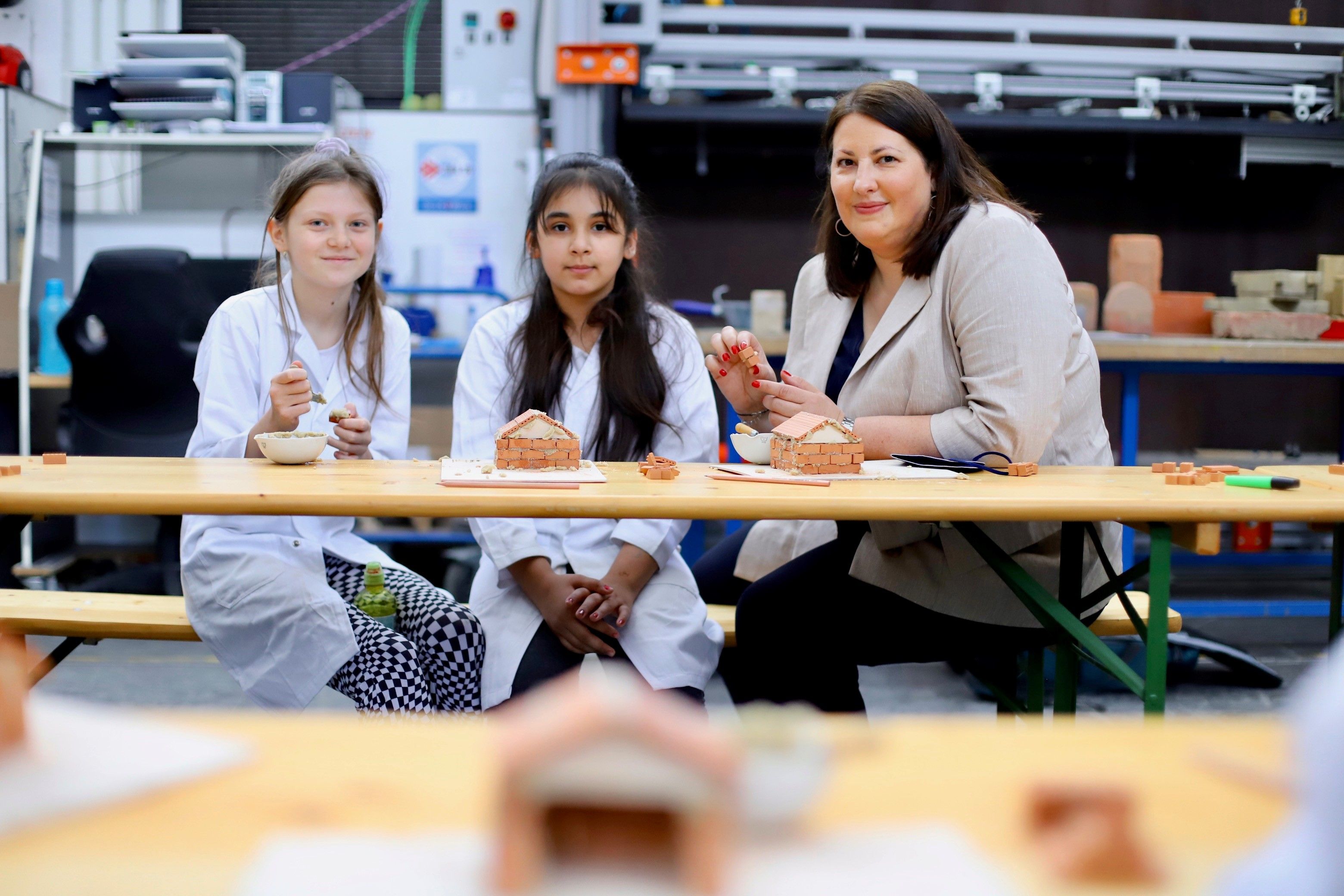 Frauenstadträtin Kathrin Gaál freut sich auf den Töchtertag 2025.