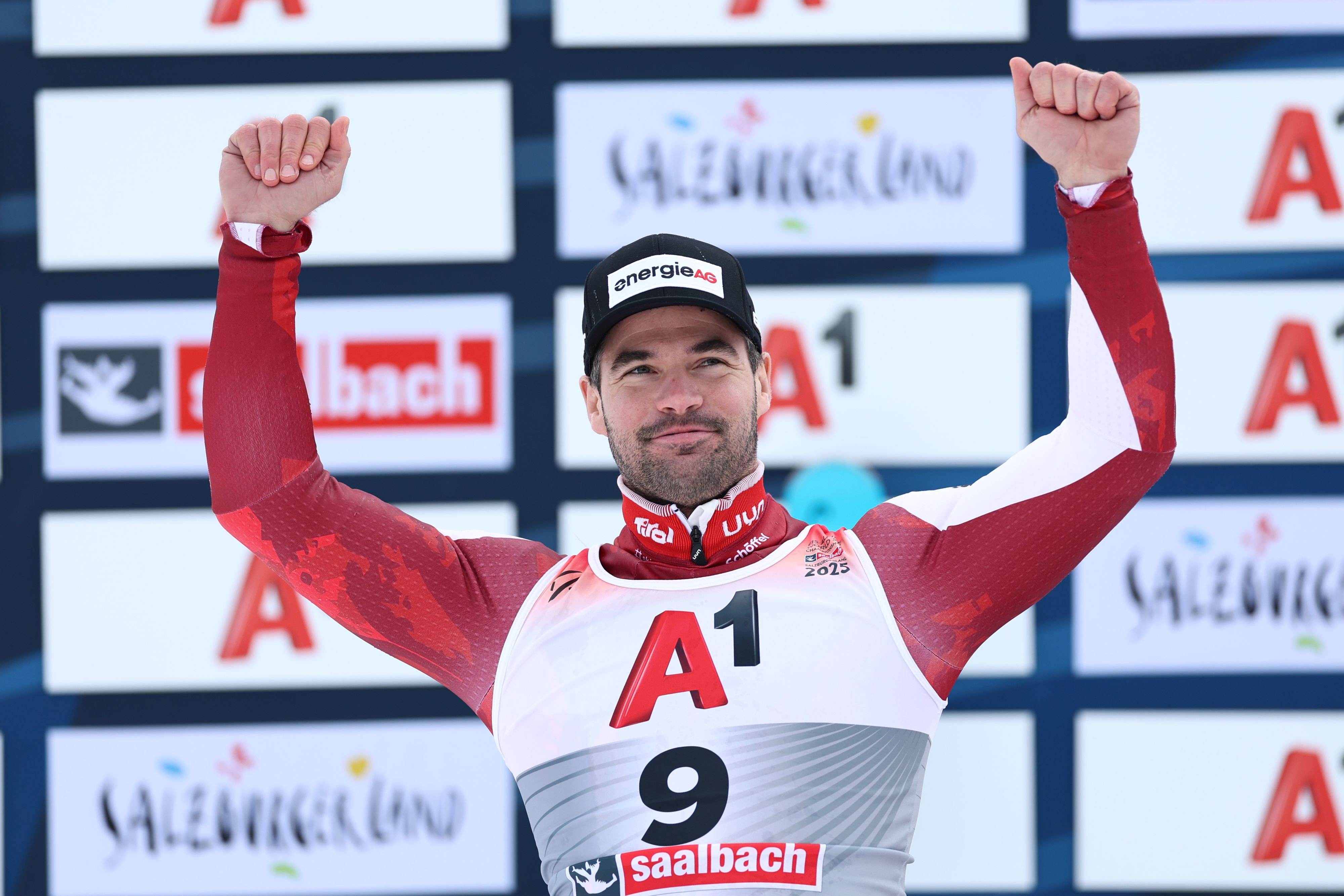 Vincent Kriechmayr jubelt über WM-Silber in der Abfahrt.
