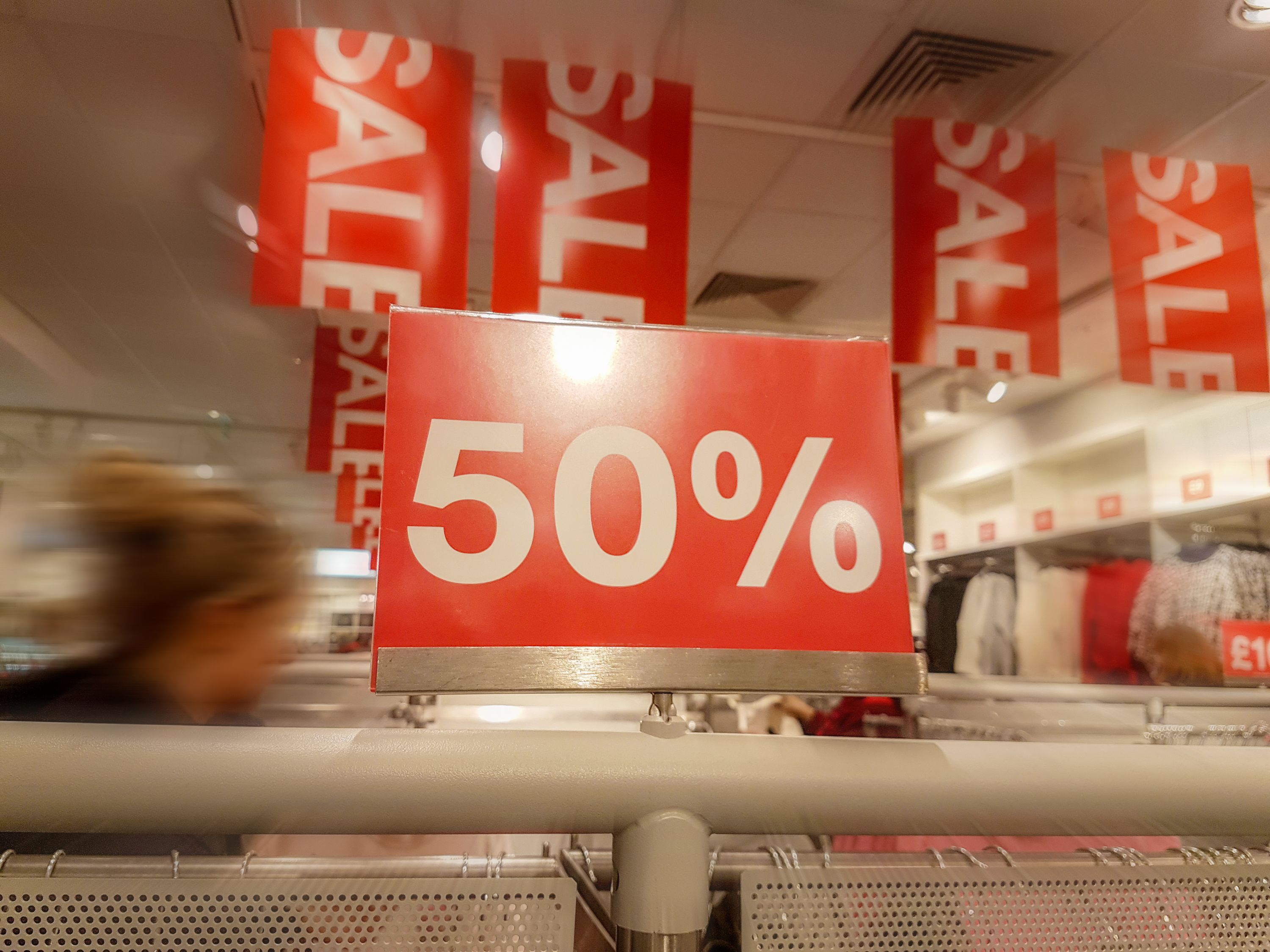 Vermeintliche Schnäppchen? Das Wiener Marktamt deckt auf: Viele Rabatte in Möbelhäusern sind in Wahrheit keine echten Preisnachlässe (Symbolfoto).