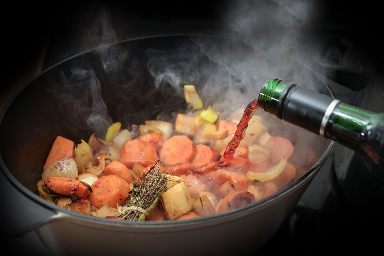 Verkocht Alkohol wirklich? Ganz nicht – bei langem Schmoren jedoch viel davon.