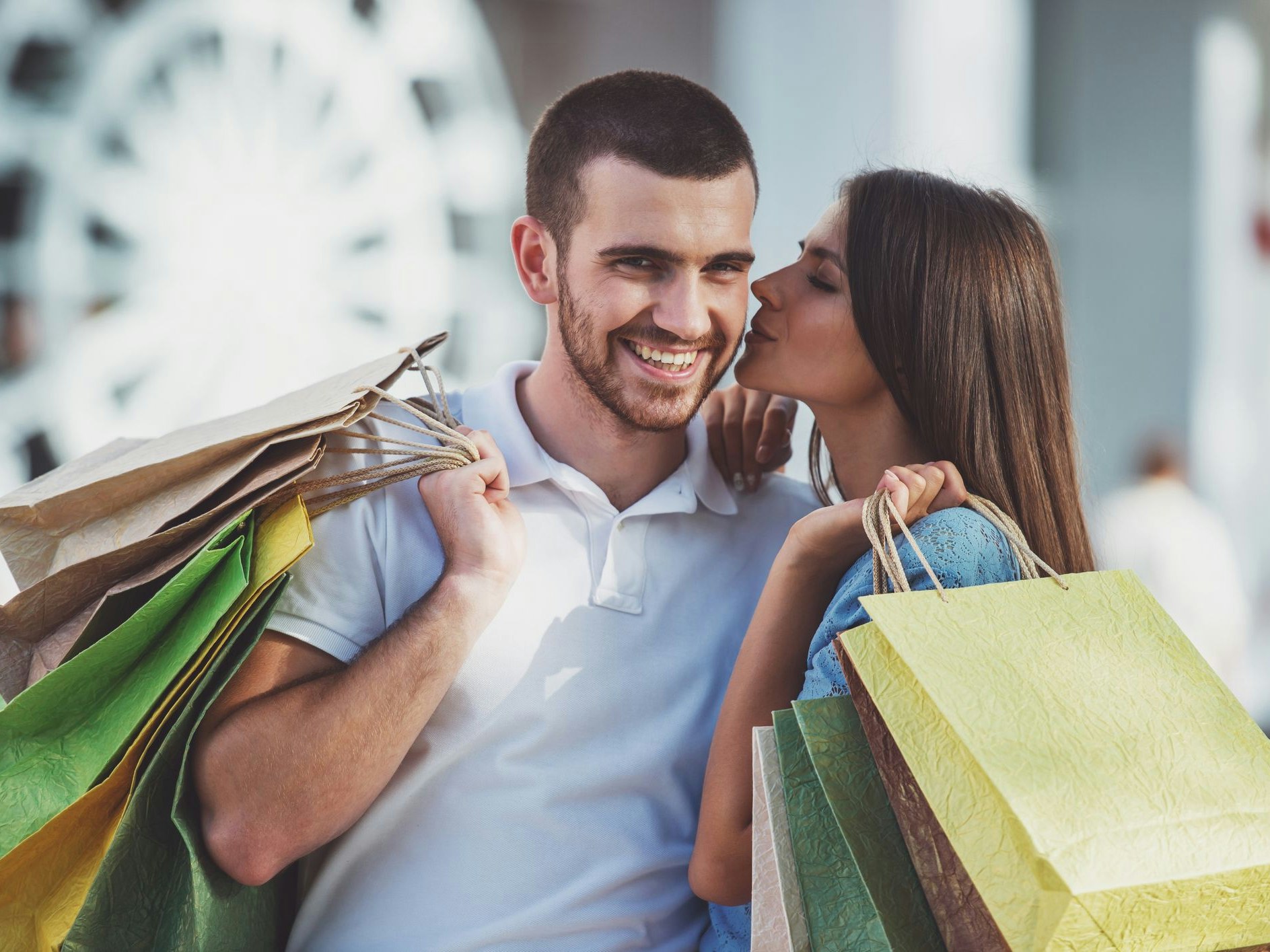 Erlebe den Valentinstag in der Westfield Shopping City Süd - wir verlosen 3x200€ Einkaufsgutscheine! (Symbolbild)