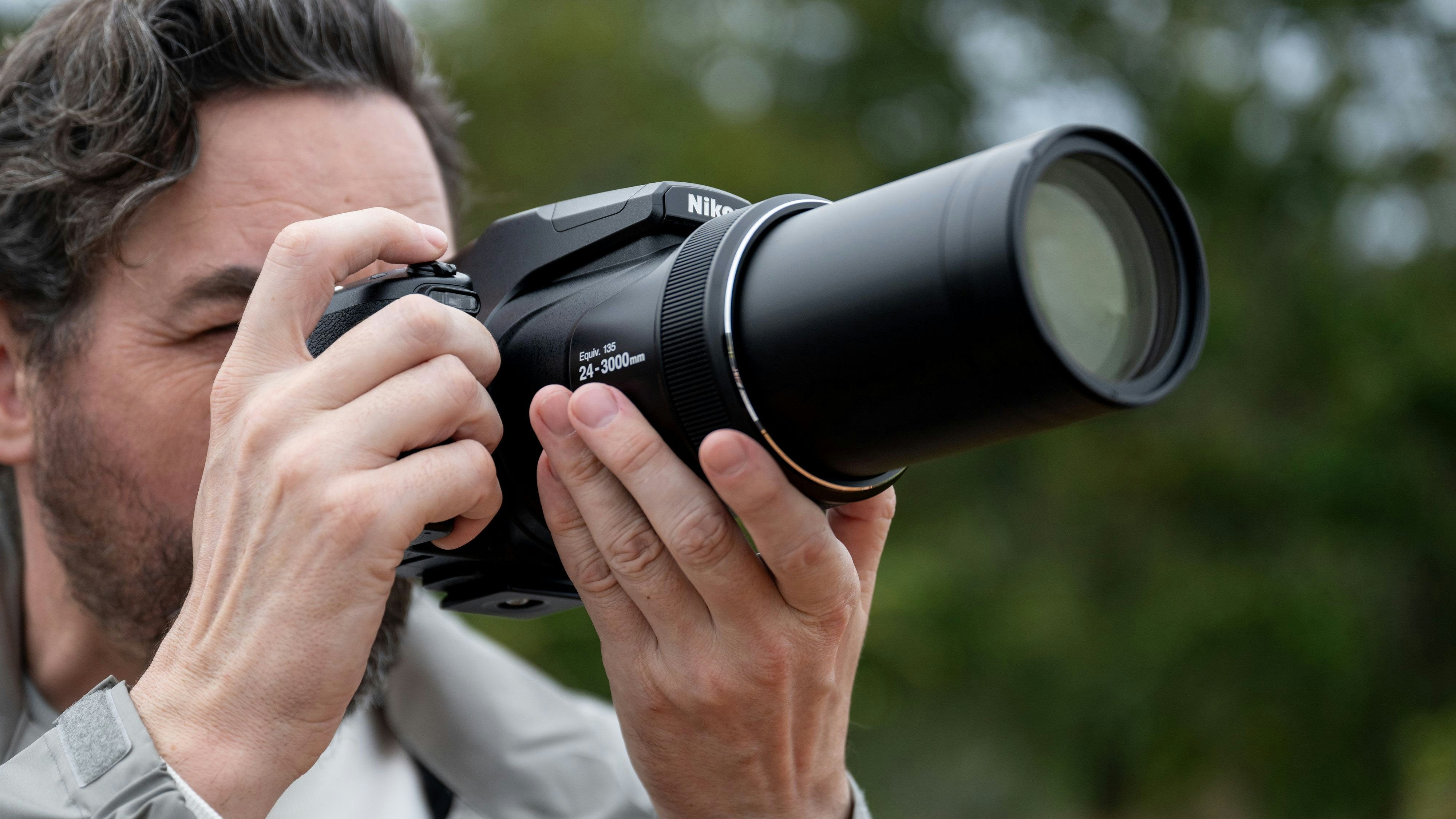 Nikon bringt die digitale Kompaktkamera Coolpix P1100 mit optischem 125-fach-Zoom auf den Markt.