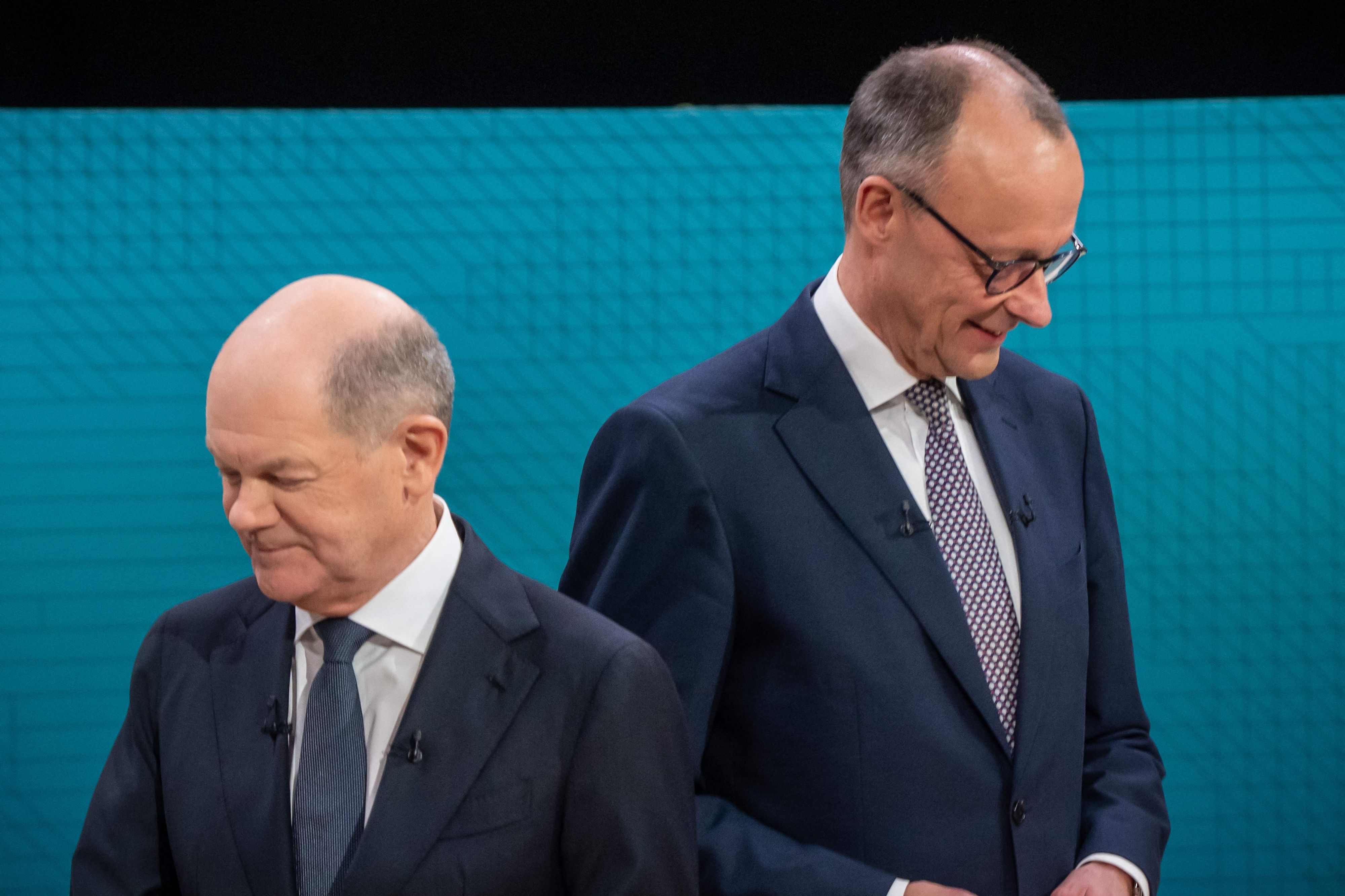 Kanzler Olaf Scholz (l.) und CDU-Chef Friedrich Merz (r.) traten im ersten TV-Duell gegeneinander an.