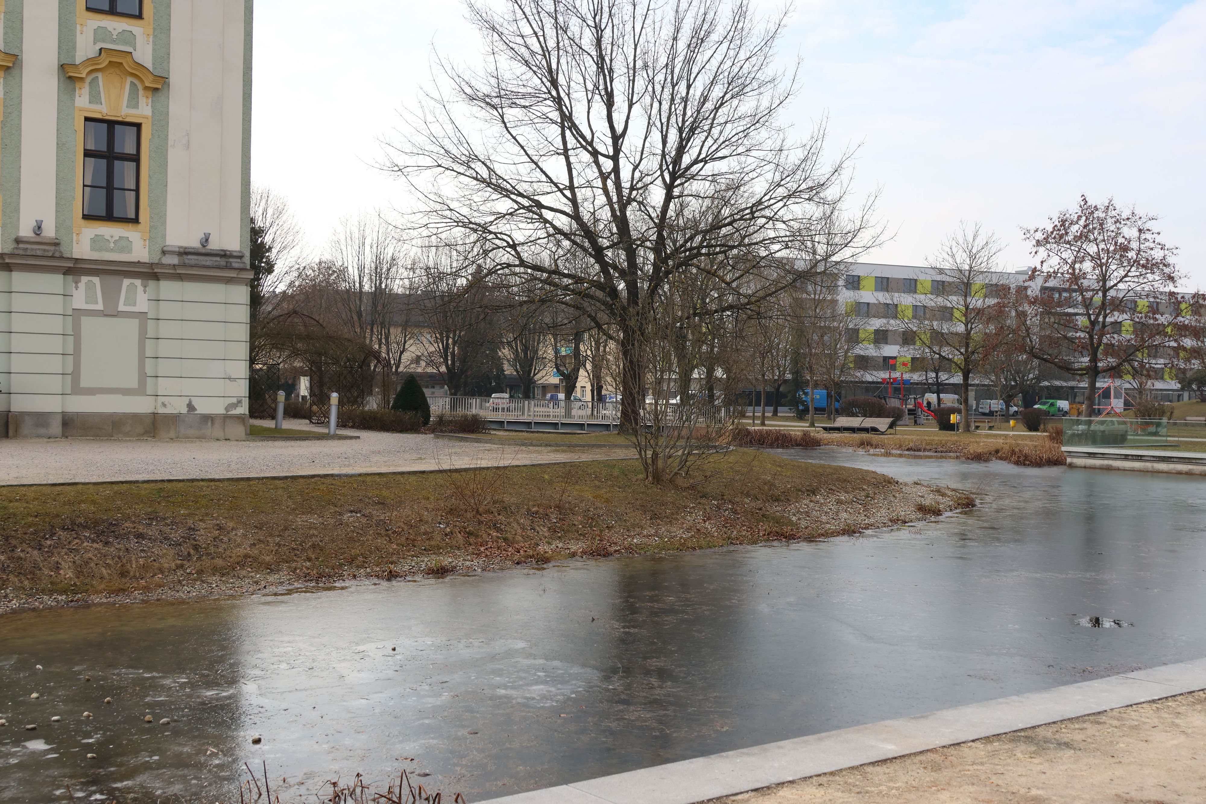 Eine Passantin entdeckte den Toten in der zugefrorenen Traun.