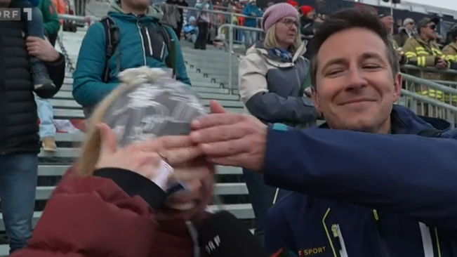 Lukas Schweighofer und Anna Truppe beim heiteren Interview nach WM-Bronz von ihrer Schwester Kathi Truppe.