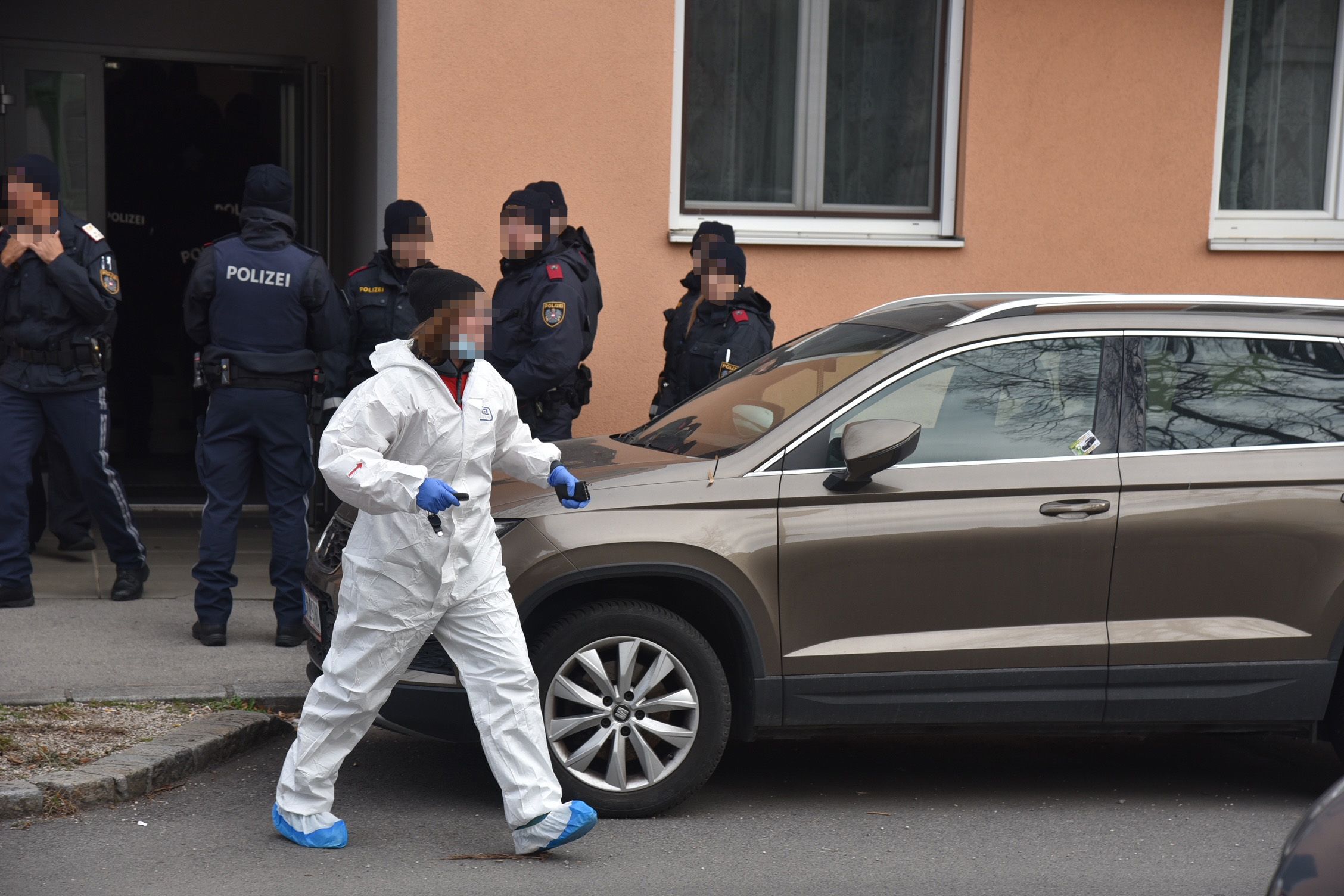Mord-Alarm in Baden: Große Suchaktion läuft.