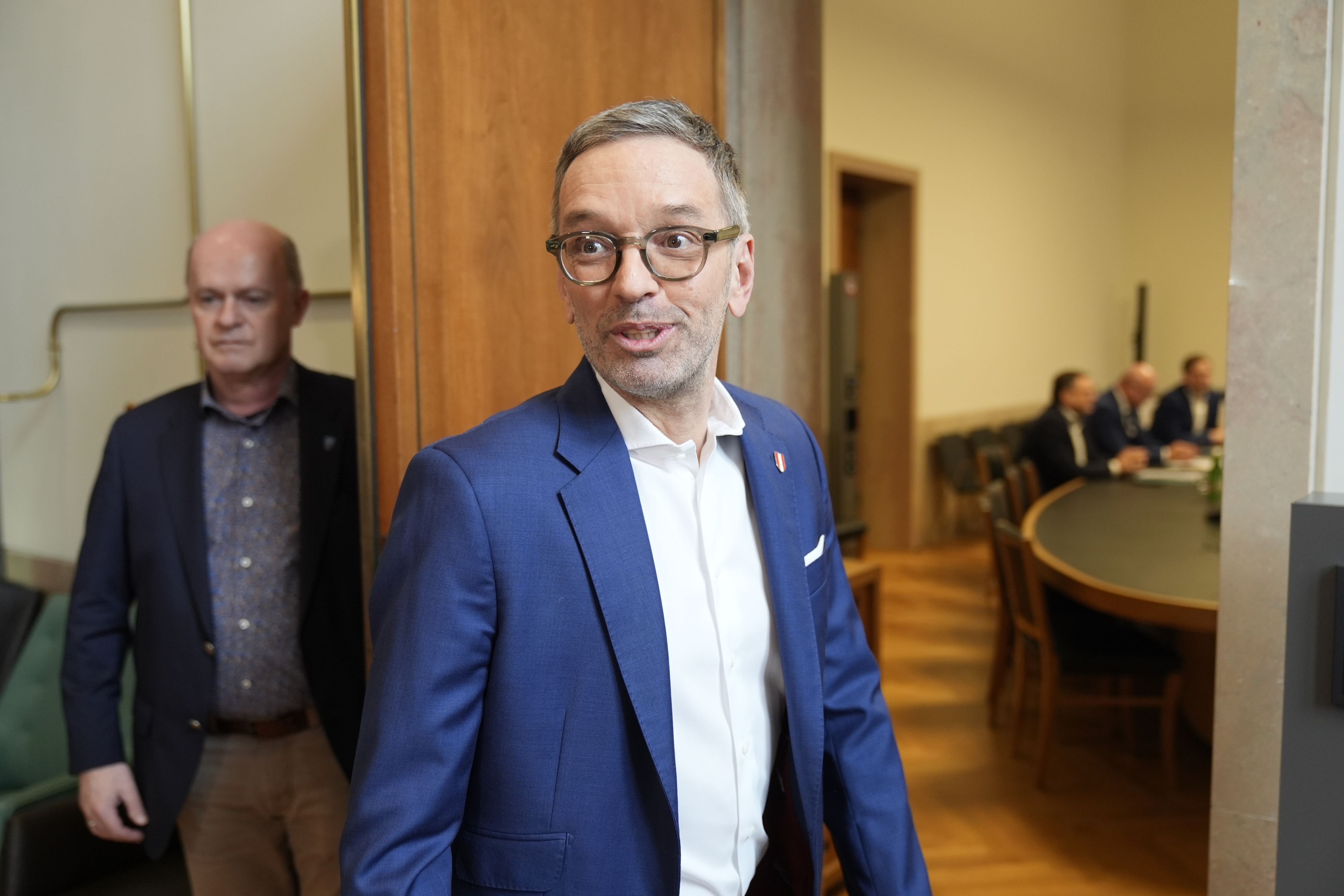 Hat leicht lachen: In Umfragen mit der FPÖ unangefochten auf Platz eins, hat Parteichef Herbert Kickl jetzt einen weiteren Erfolg vor Gericht eingefahren.