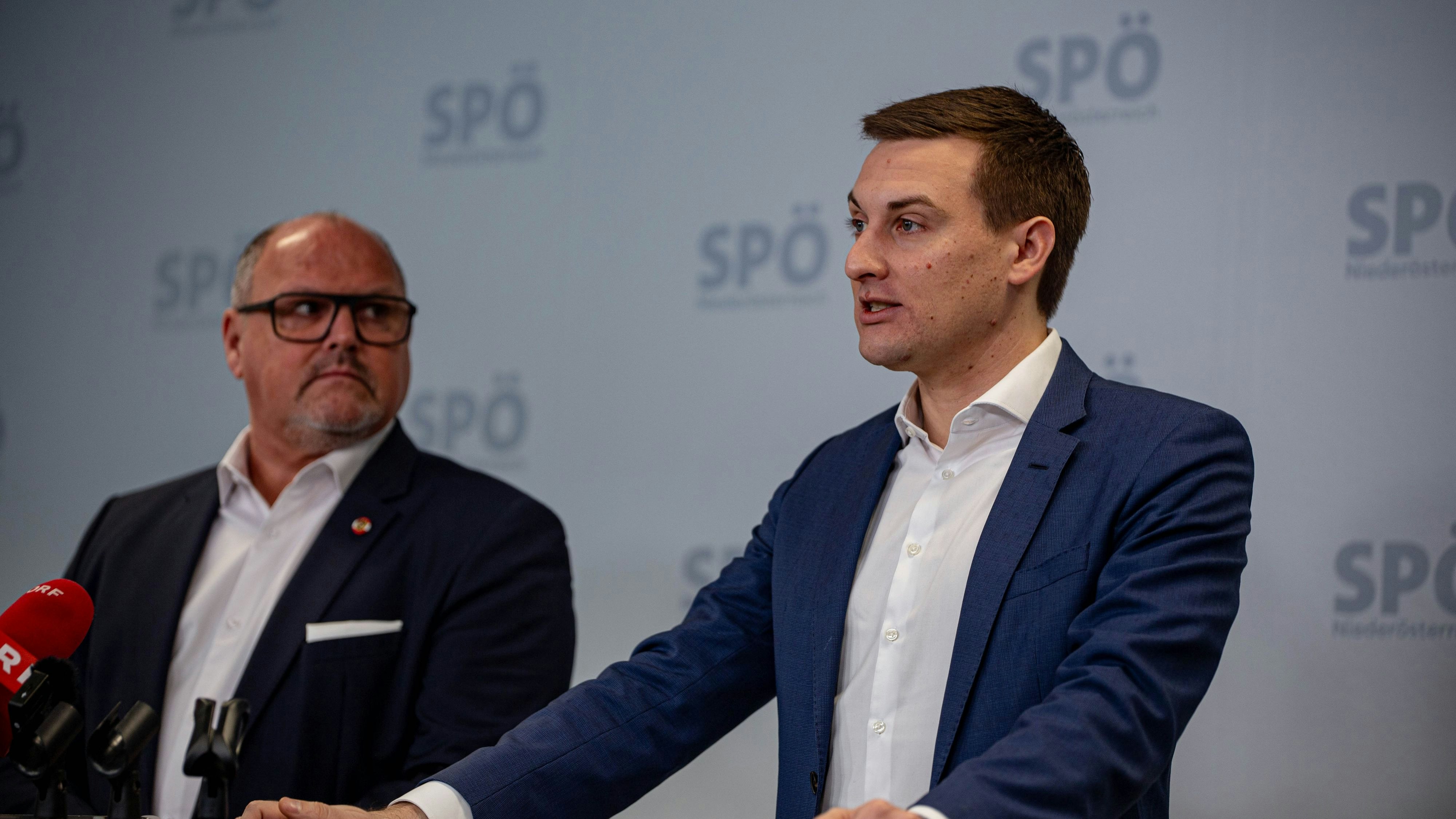 Schroll und Hergovich (r.) bei der Pressekonferenz