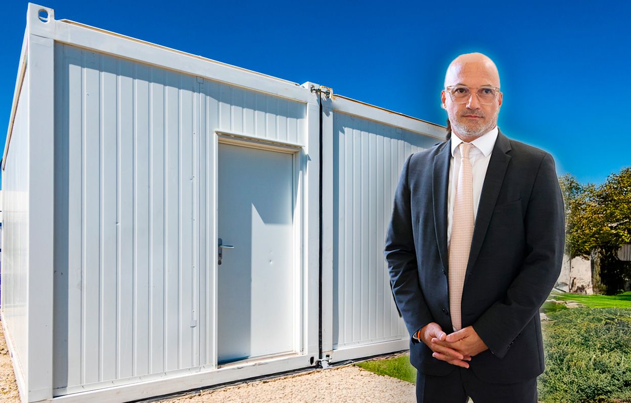 Anwalt Niko Rast vertritt zwei der Opfer – die Taten sollten sich in einem Baucontainer im Garten des Angeklagten in Alland (NÖ) abspielen.