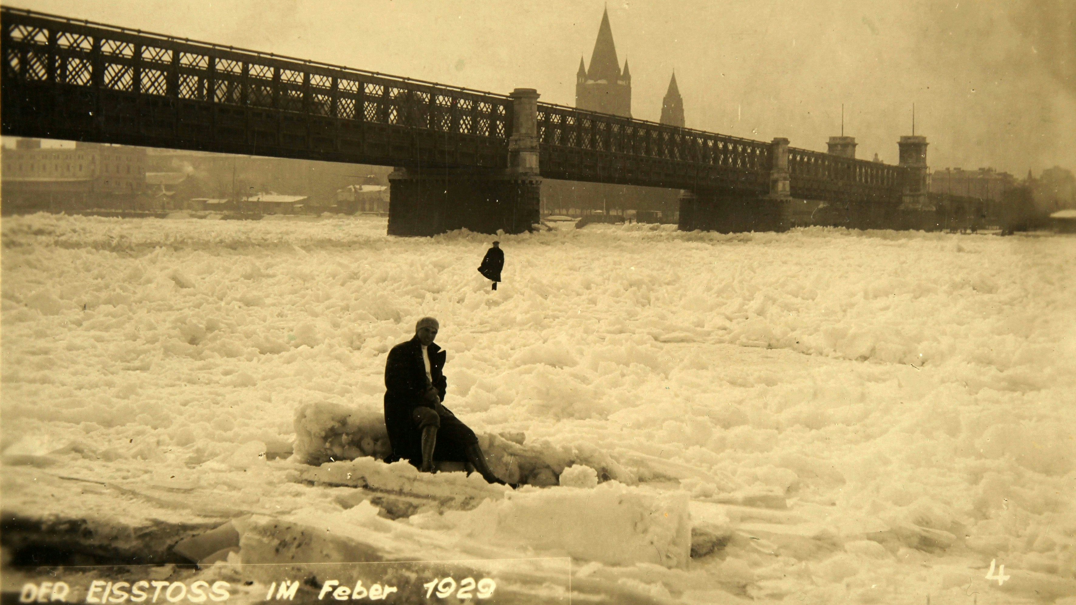 Download von www.picturedesk.com am 11.02.2025 (14:09).  Eisstoß bei der Wiener Reichsbrücke (Donaubrücke). Februar 1929. Photographie. - 19290201_PD0050 - Rechteinfo: Rights Managed (RM)