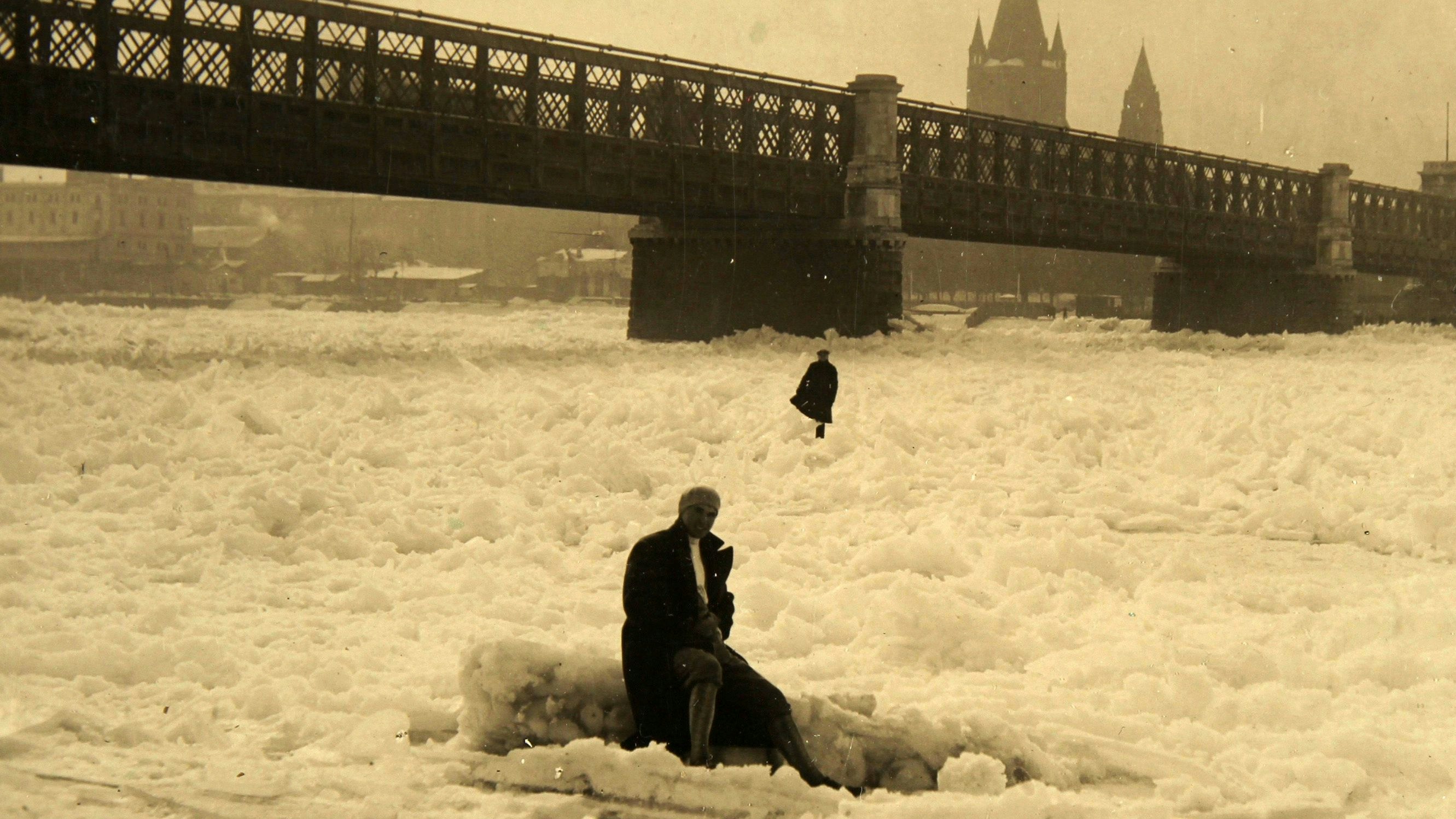 Donau-Überquerung zu Fuß: Eisstoß bei der Wiener Reichsbrücke, Februar 1929.