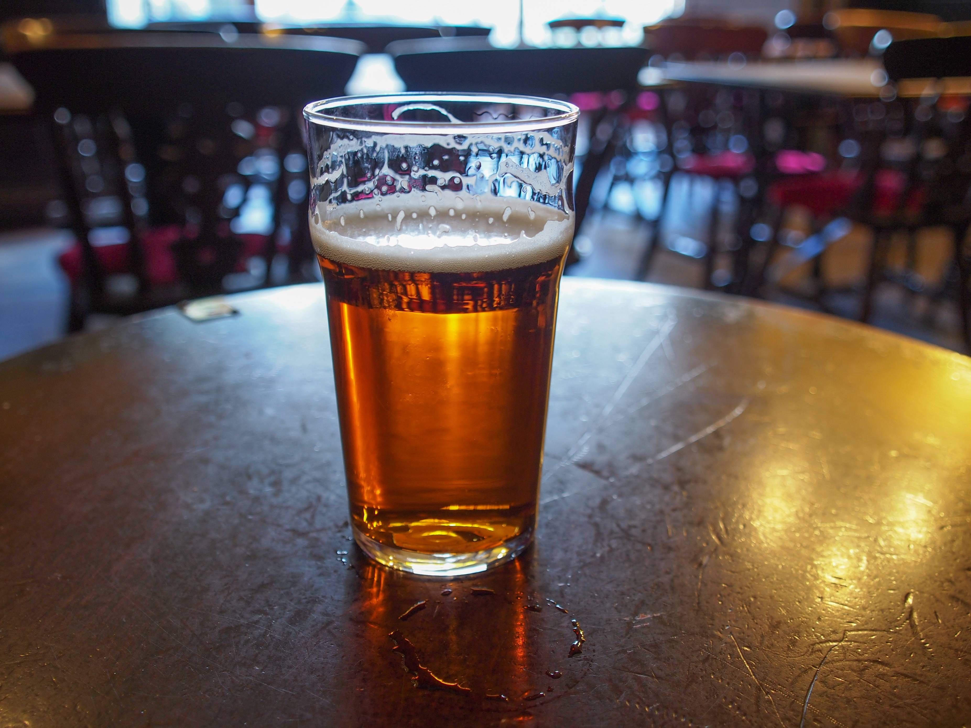 Bevor er bemerkte, dass die Tasche verschwunden war, habe der Beamte neun Bier getrunken.