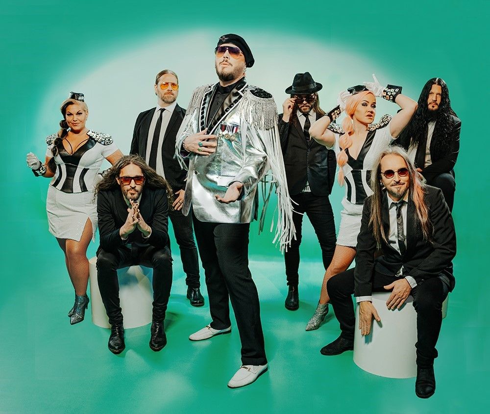 <strong>The Night Flight Orchestra</strong> landet am Freitag live in der Szene Wien.