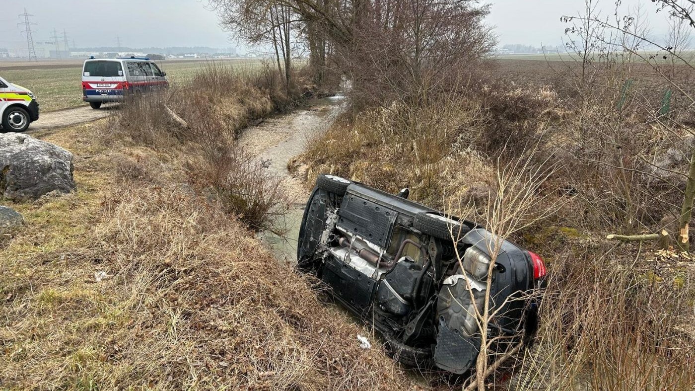 Die Jugendlichen konnten sich aus dem Auto befreien.