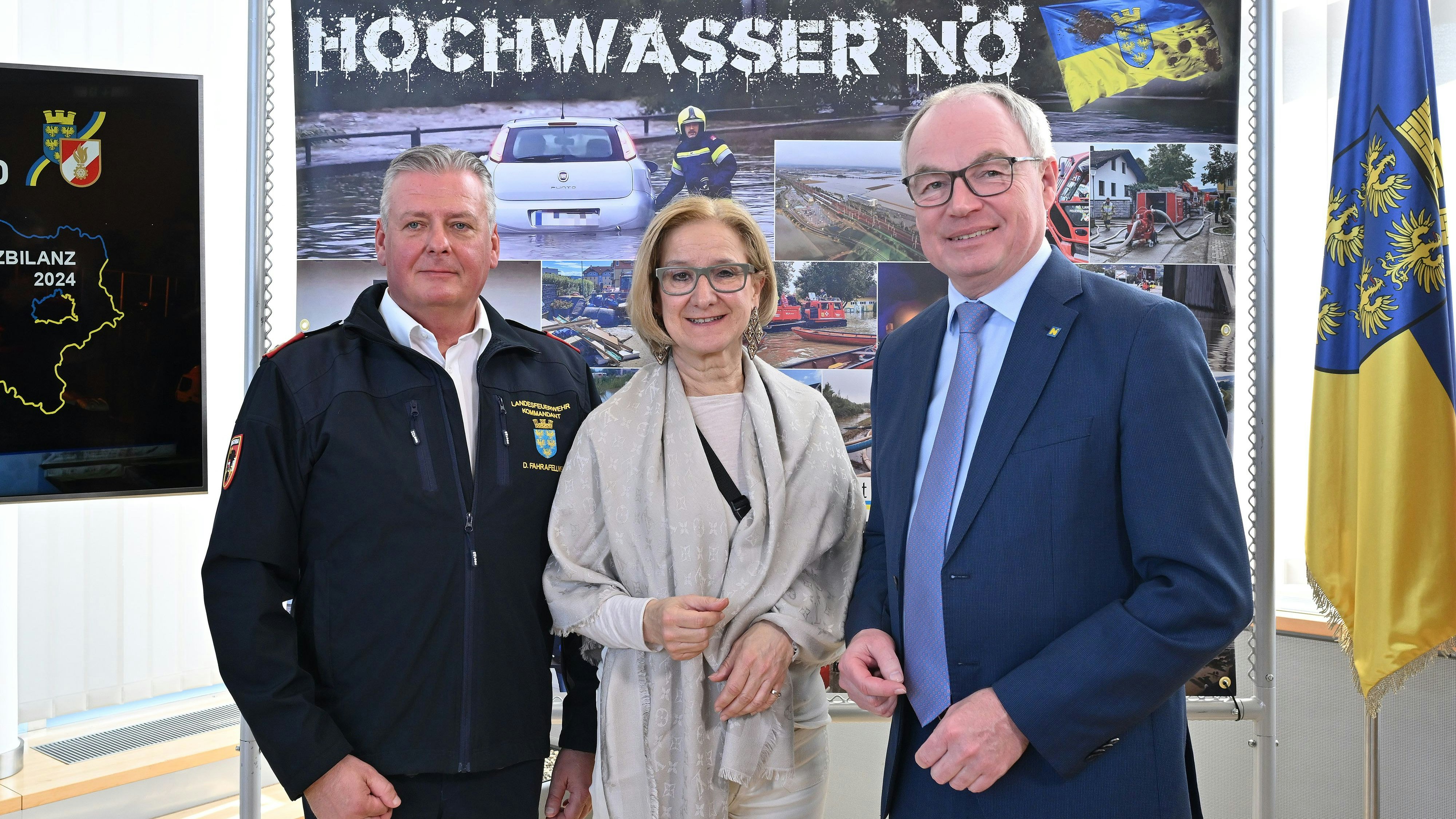 Bei der Pressekonferenz im Milleniumssaal (v.l.n.r.): Landesfeuerwehrkommandant Dietmar Fahrafellner, Landeshauptfrau Johanna Mikl-Leitner und LH-Stellvertreter Stephan Pernkopf.