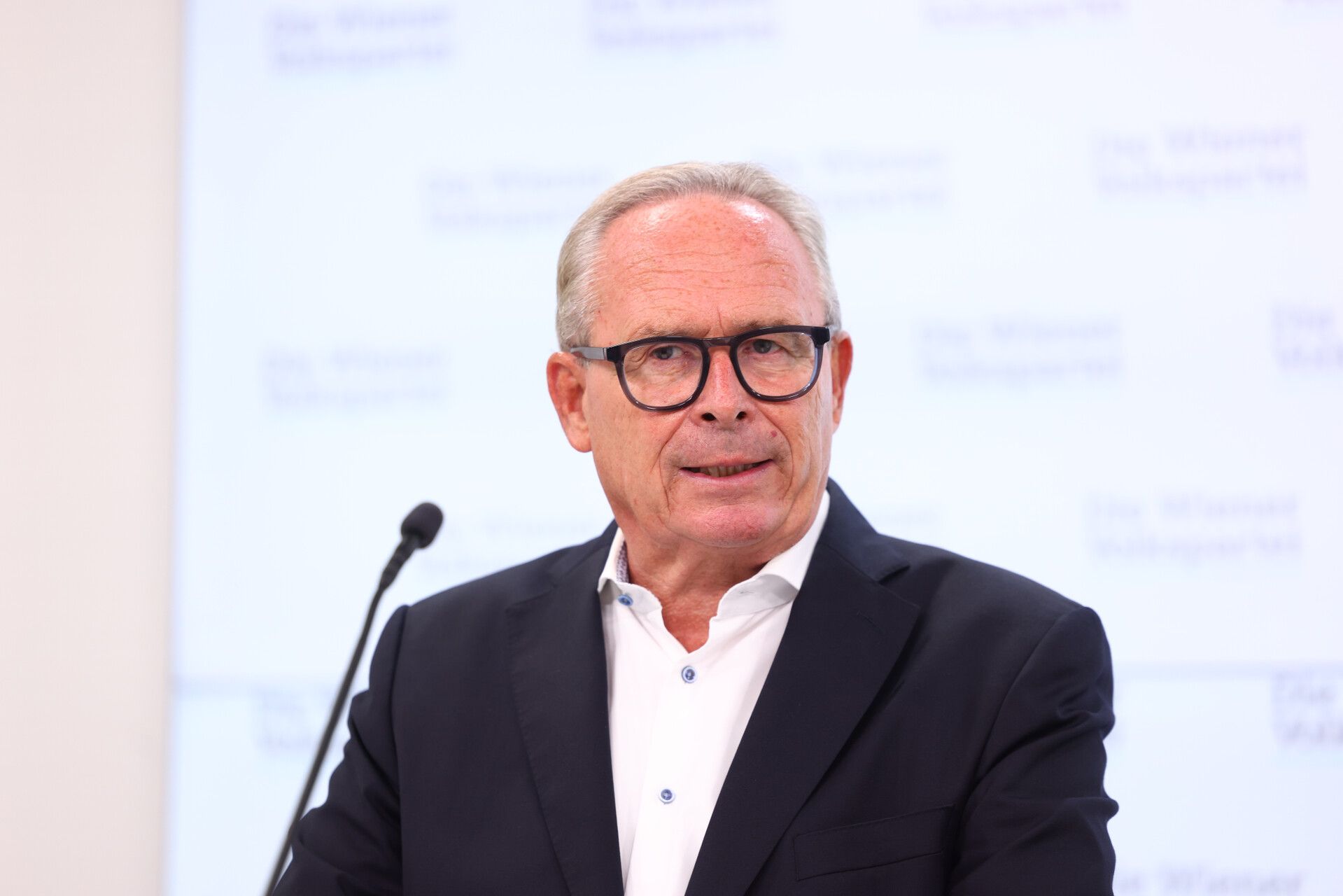 ÖVP-Wien-Chef Karl Mahrer muss sich wegen Untreue vor Gericht verantworten – nur zehn Wochen vor der Wien-Wahl.