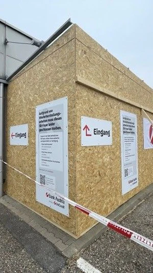 Letzten Mittwoch jagte eine Bande Geldautomaten in Gänserndorf in die Luft. Für Stammkunden wird der Gang zur Hausbank jetzt mühsam.