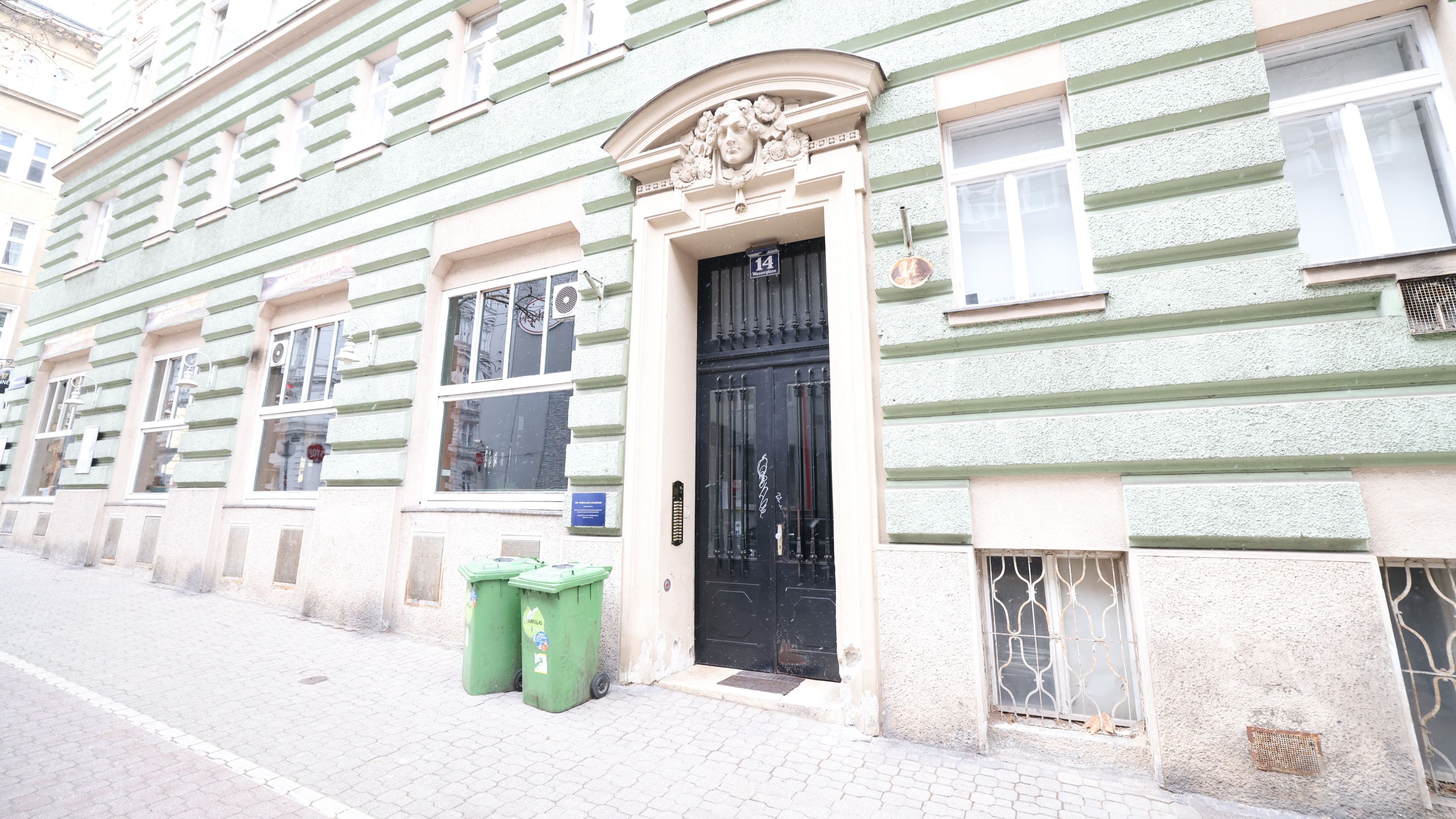 Beauty-Pfusch in Mietwohnung! Fake-Doktor nun in U-Haft.