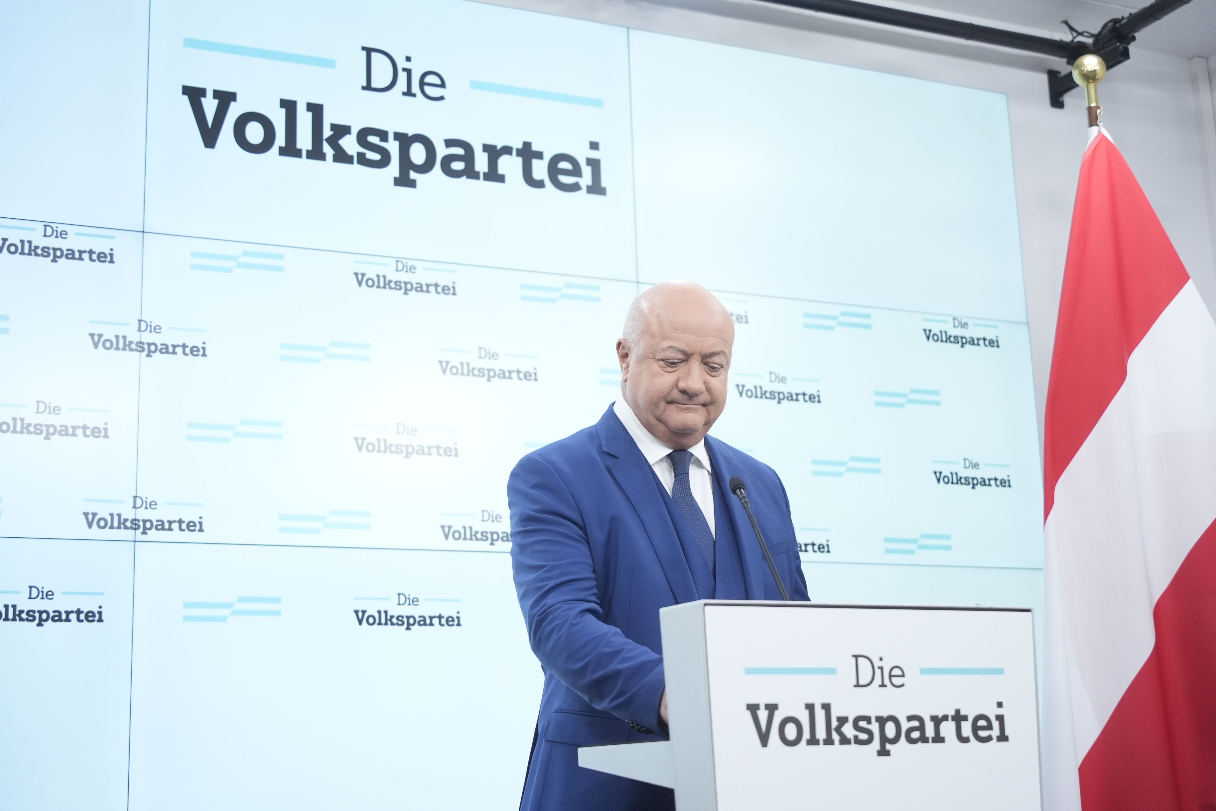 ÖVP-Chef Christian Stocker legte sein Mandat in Wiener Neustadt nun zurück.