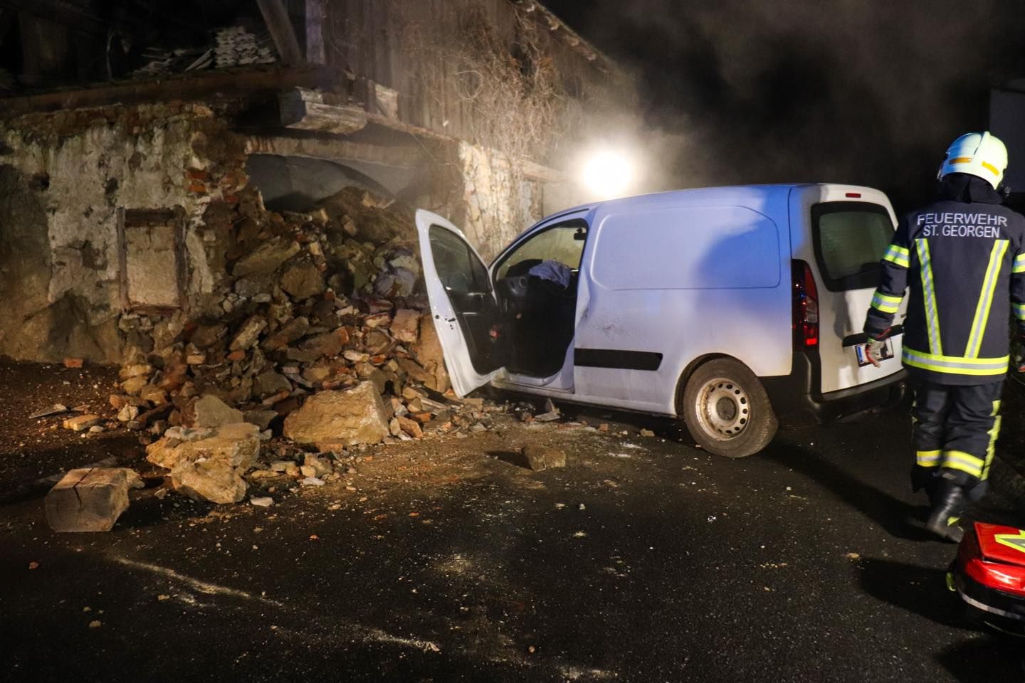 Warum das Auto von der Fahrbahn abkam, ist noch unklar.