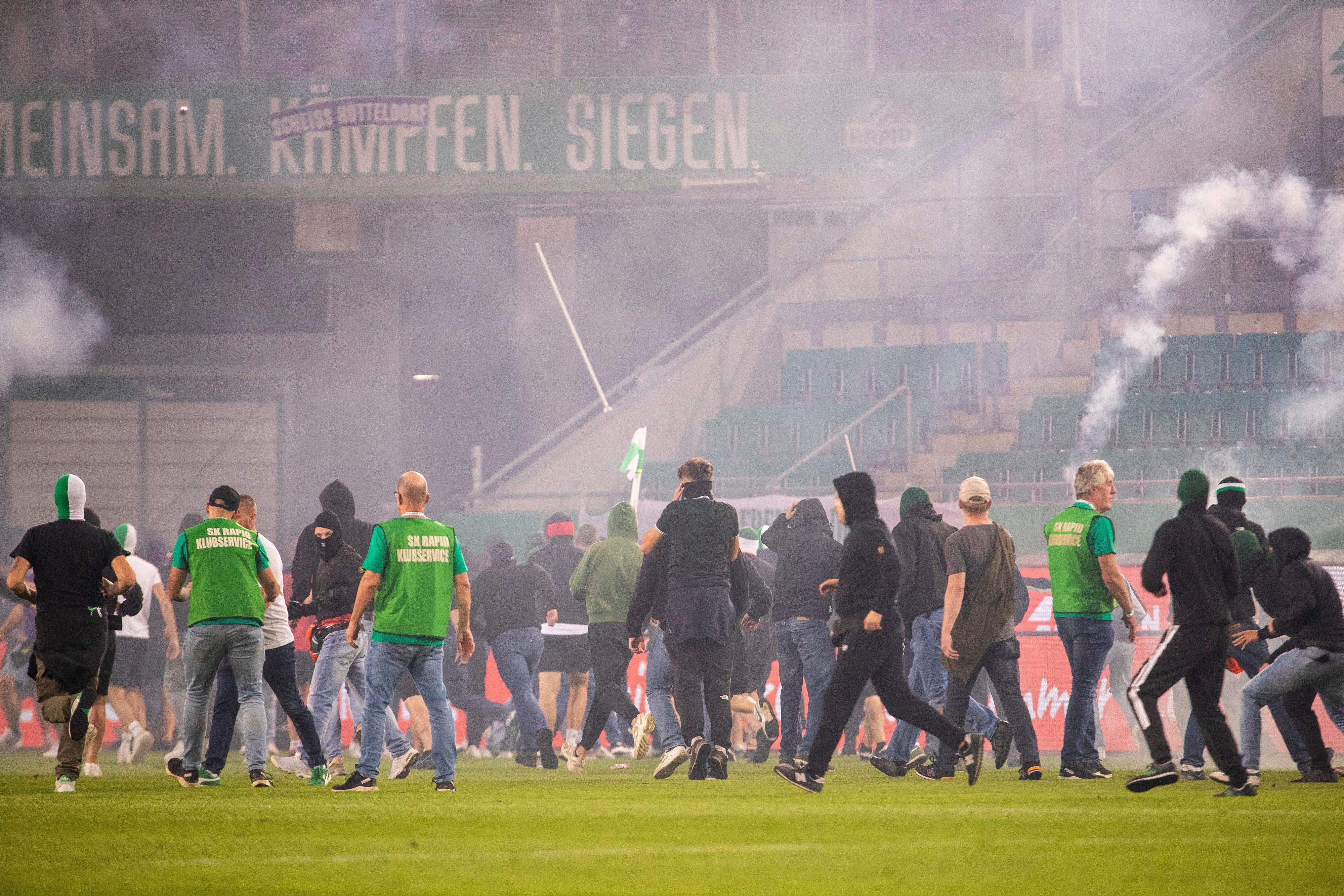 NAch dem 343. Wiener Derby ist es im September 2024 zu schweren Ausschreitungen gekommen. 