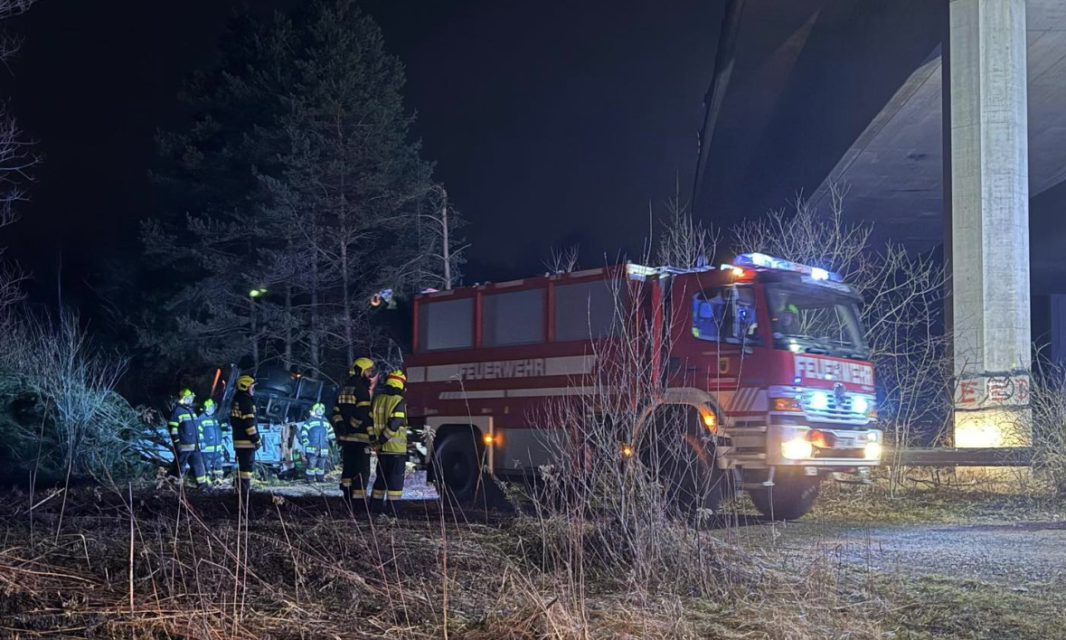 Beim Beifahrer konnte durch den Notarzt jedoch nur noch der Tod festgestellt werden.