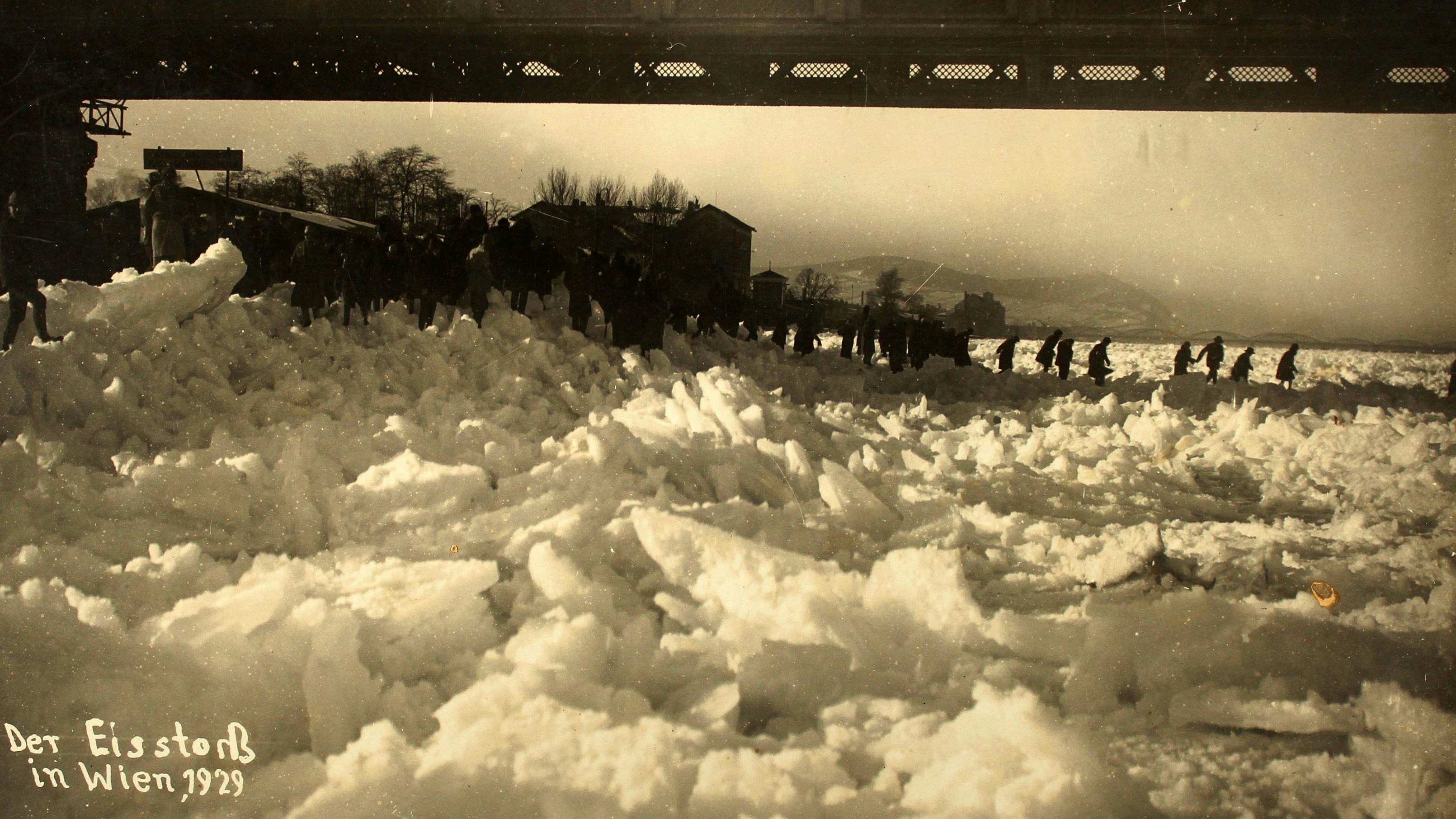 Download von www.picturedesk.com am 13.02.2025 (16:26).  Der Eisstoß auf der Donau in Wien. März 1929. Photographie von Franz Thim / Wien - 19290301_PD0078 - Rechteinfo: Rights Managed (RM)