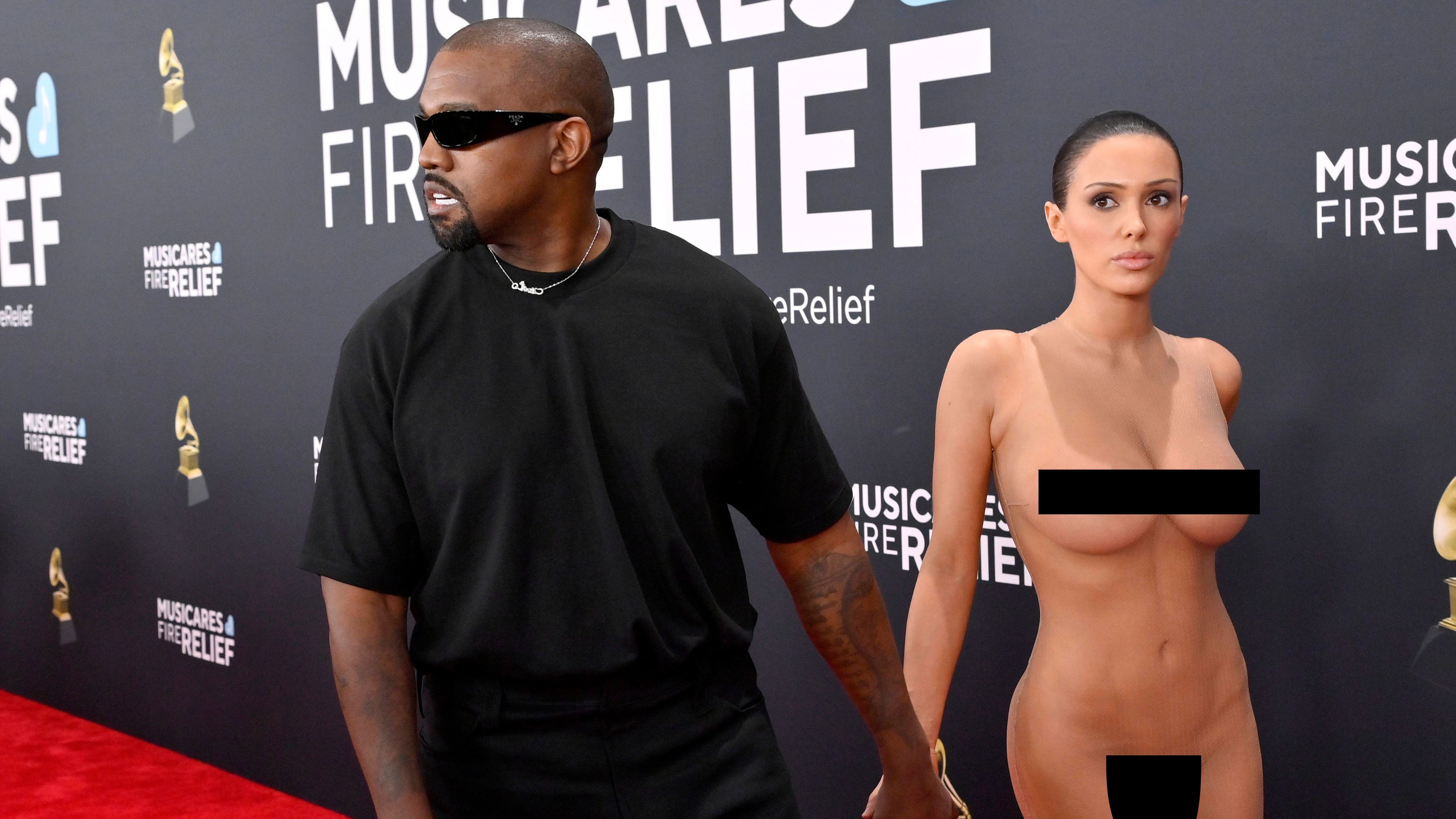 Kanye West und Bianca Censori bei ihrem Aufreger-Auftritt bei den 67. Grammy Awards.