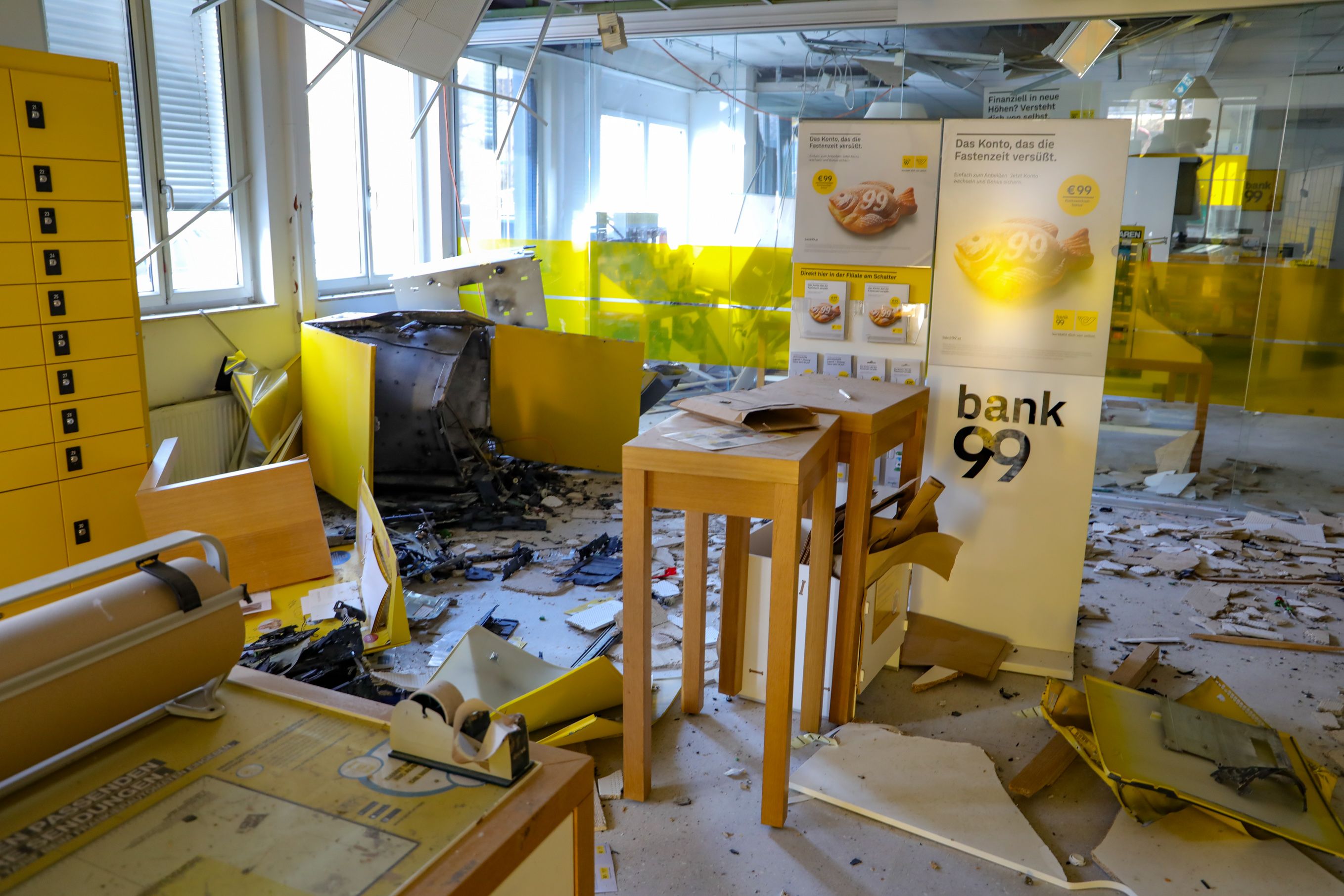 Großfahndung nach einer Bankomatsprengung in Aigen (Salzburg-Stadt).