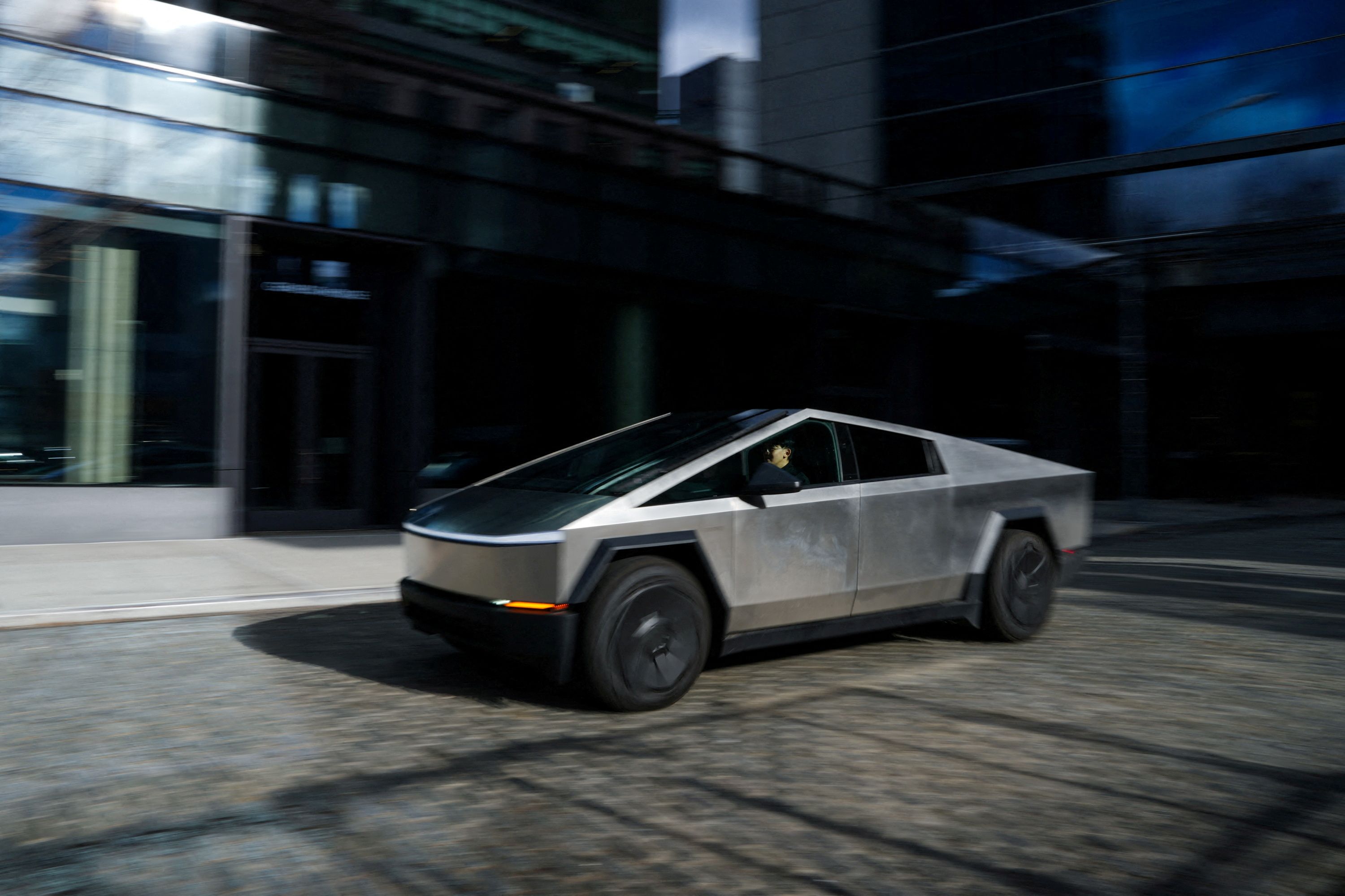 Das US State Department plante gepanzerte Teslas für 400 Millionen US-Dollar zu kaufen, wie aus einem offiziellen Dokument ersichtlich wurde.