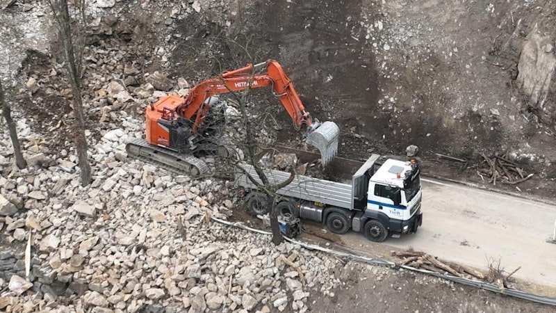 Die Aufräumarbeiten bei Aggsbach laufen auf Hochtouren.