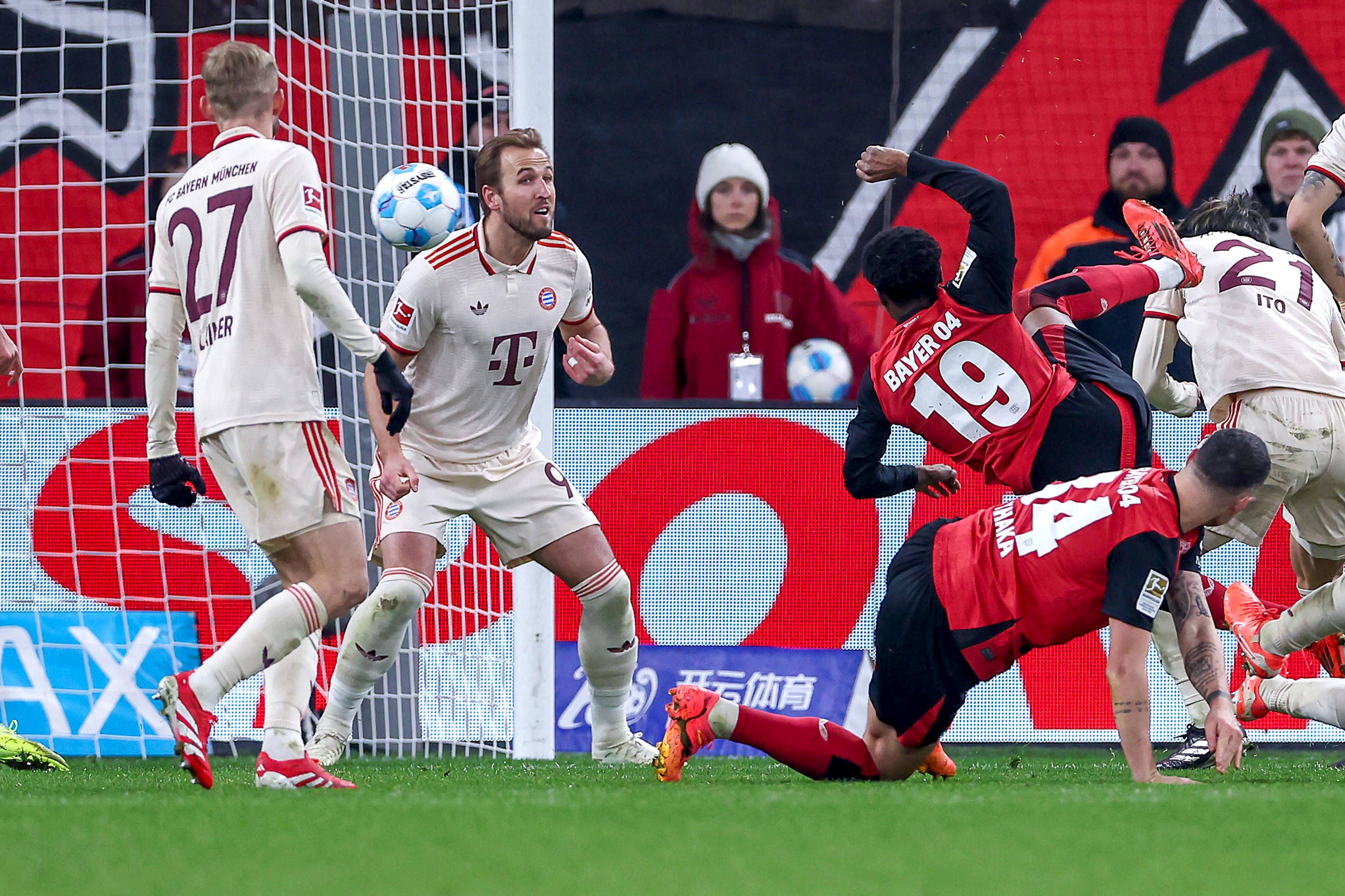 Enger Fight zwischen Leverkusen und dem FC Bayern.
