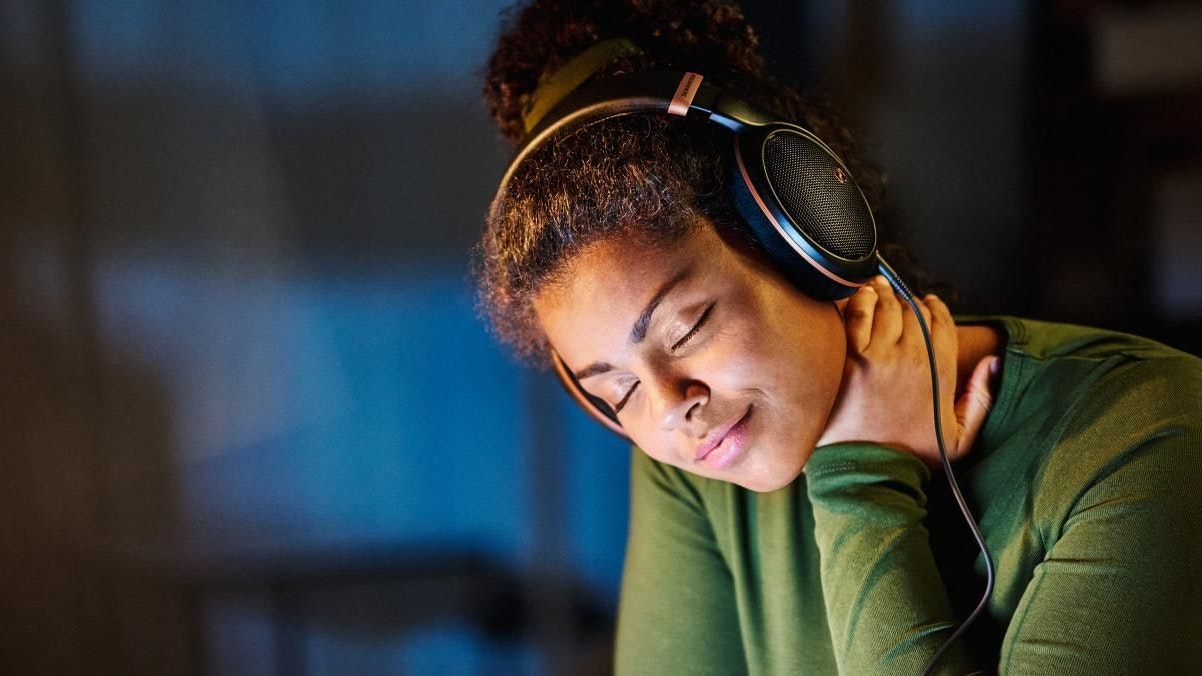 Das Herzstück des Sennheiser HD 505 ist ein maßgefertigter 120-Ohm-Wandler in eineroffenen Ohrmuschel.