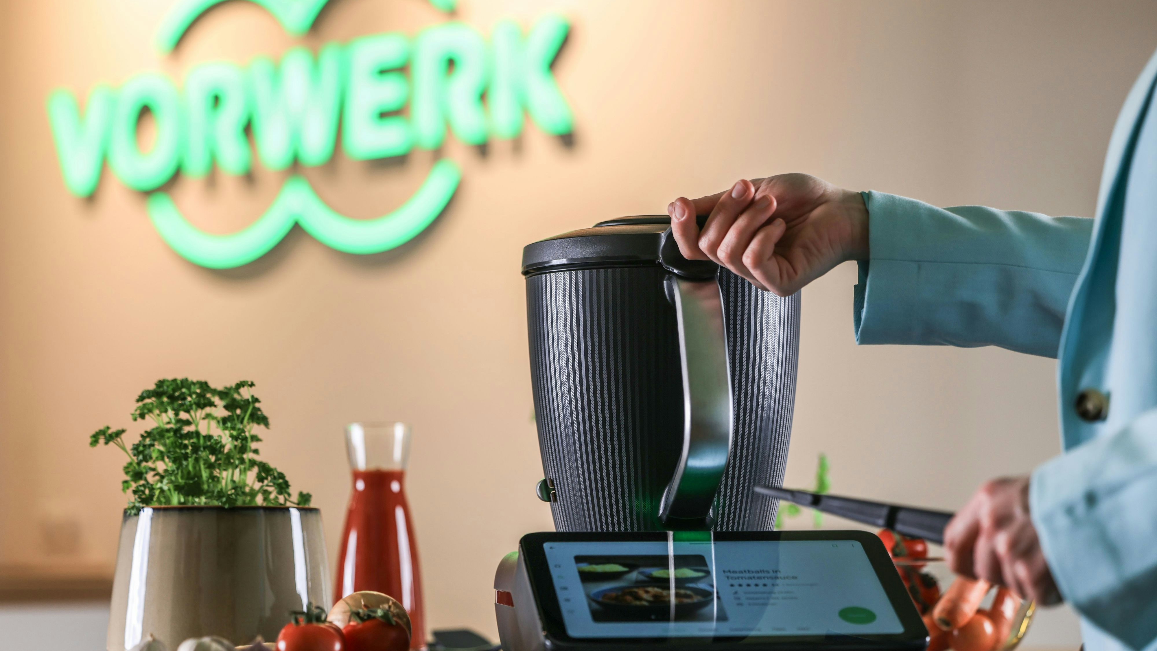 Das Aufschlagen, Rühren und Kneten entfällt beim Einsatz des Thermomix TM5.