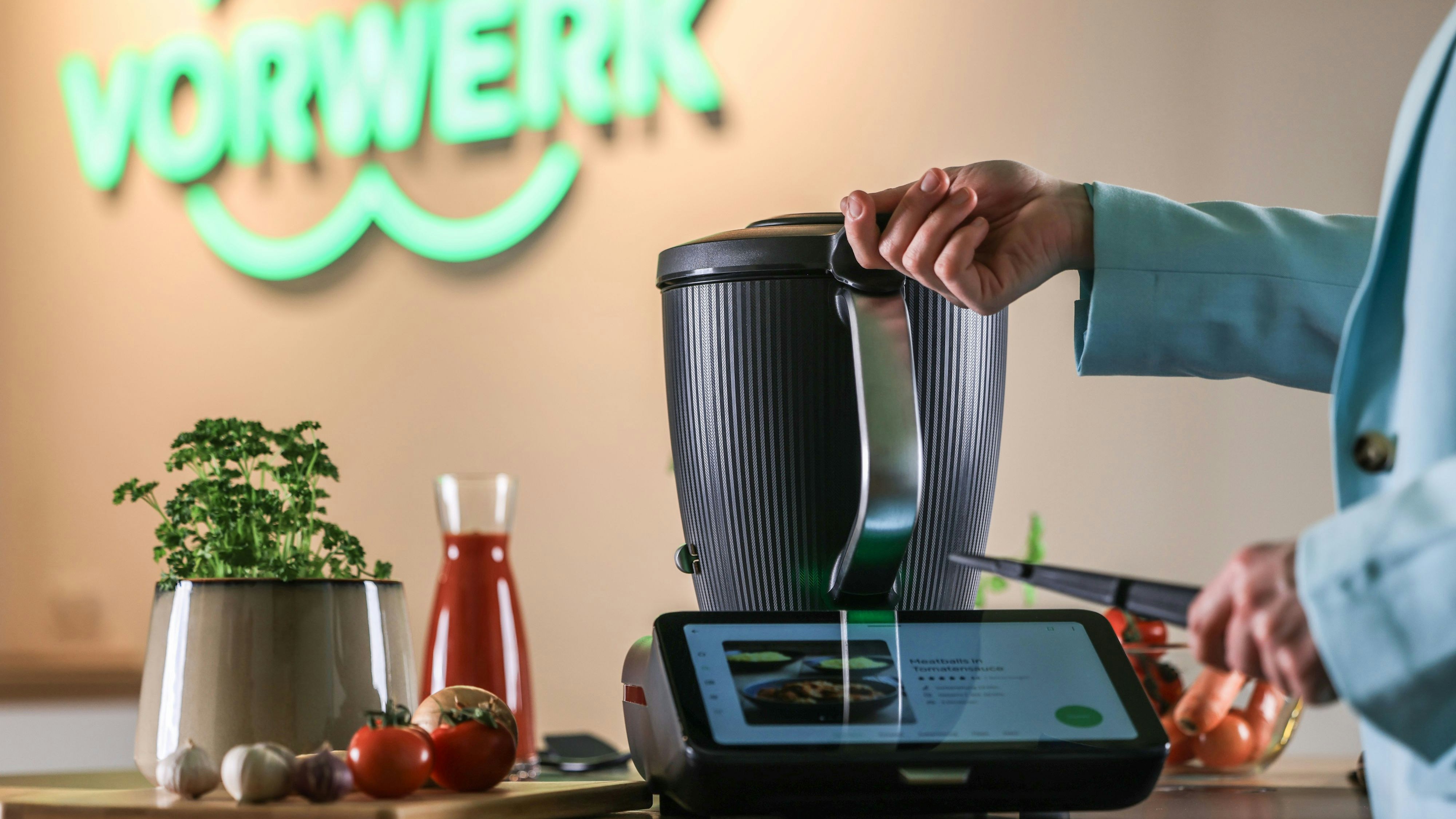 Mit dem Thermomix TM7 erspart man sich das Kneten.