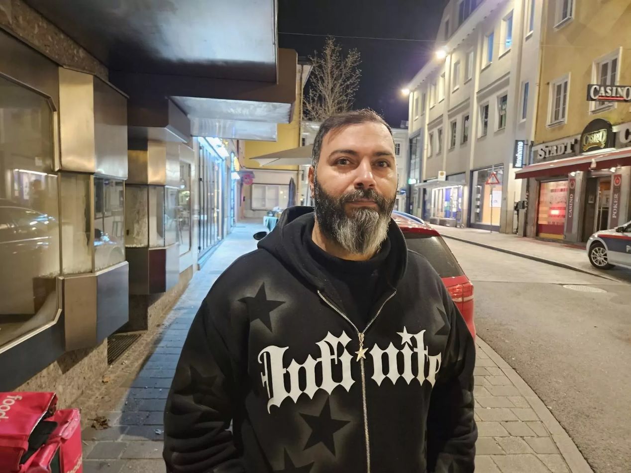 In Villach hat ein Mann aus Syrien auf mehrere Passanten eingestochen und einen 14-Jährigen getötet. Alaaeddin Alhalabi (hier im Bild) verhinderte in Villach Schlimmeres, als er einen Messerangreifer mit seinem Auto rammte.