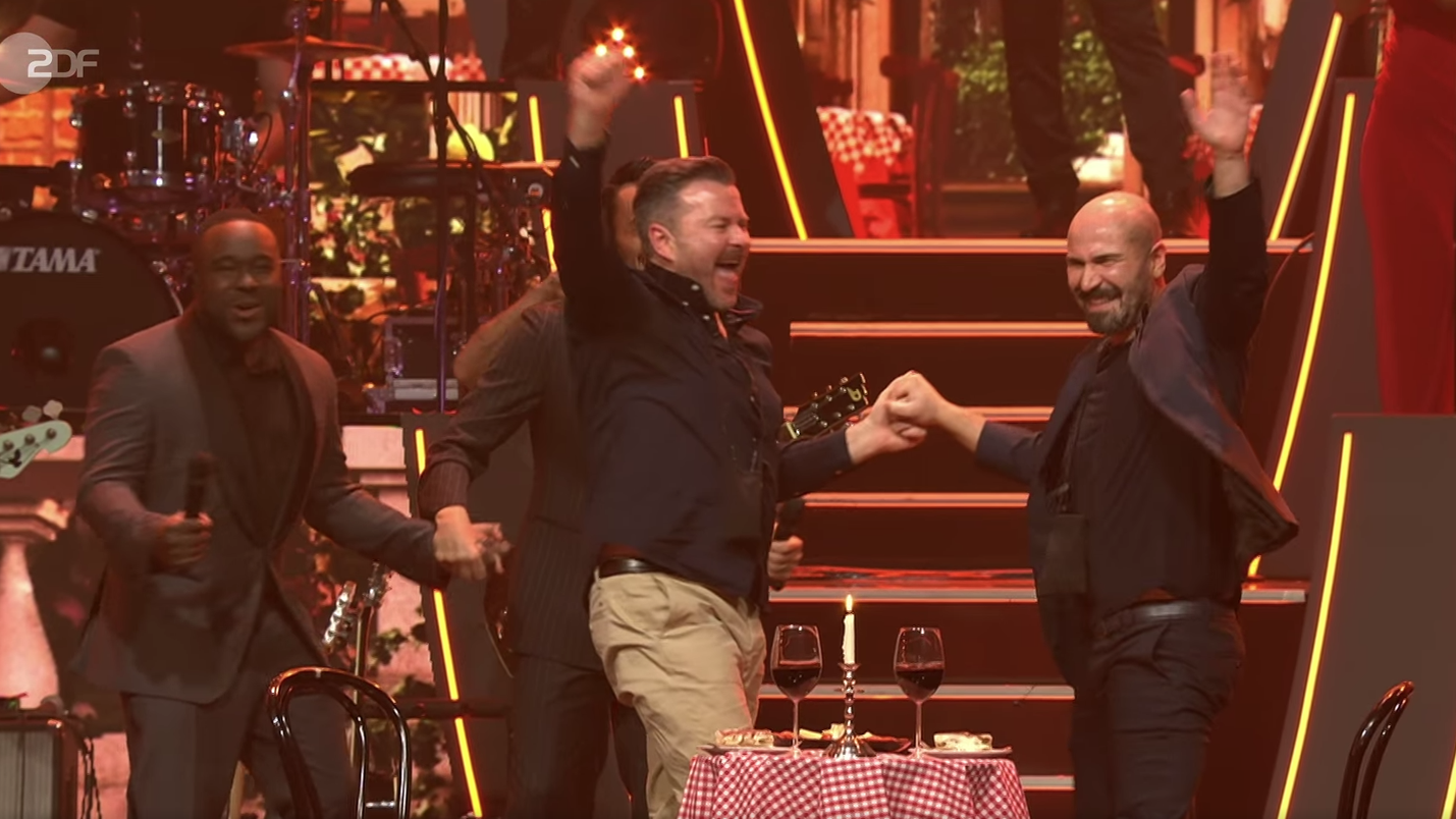 Stefan hielt live in der "Giovanni Zarrella Sho" um Pinos Hand an. Die Freude war groß.
