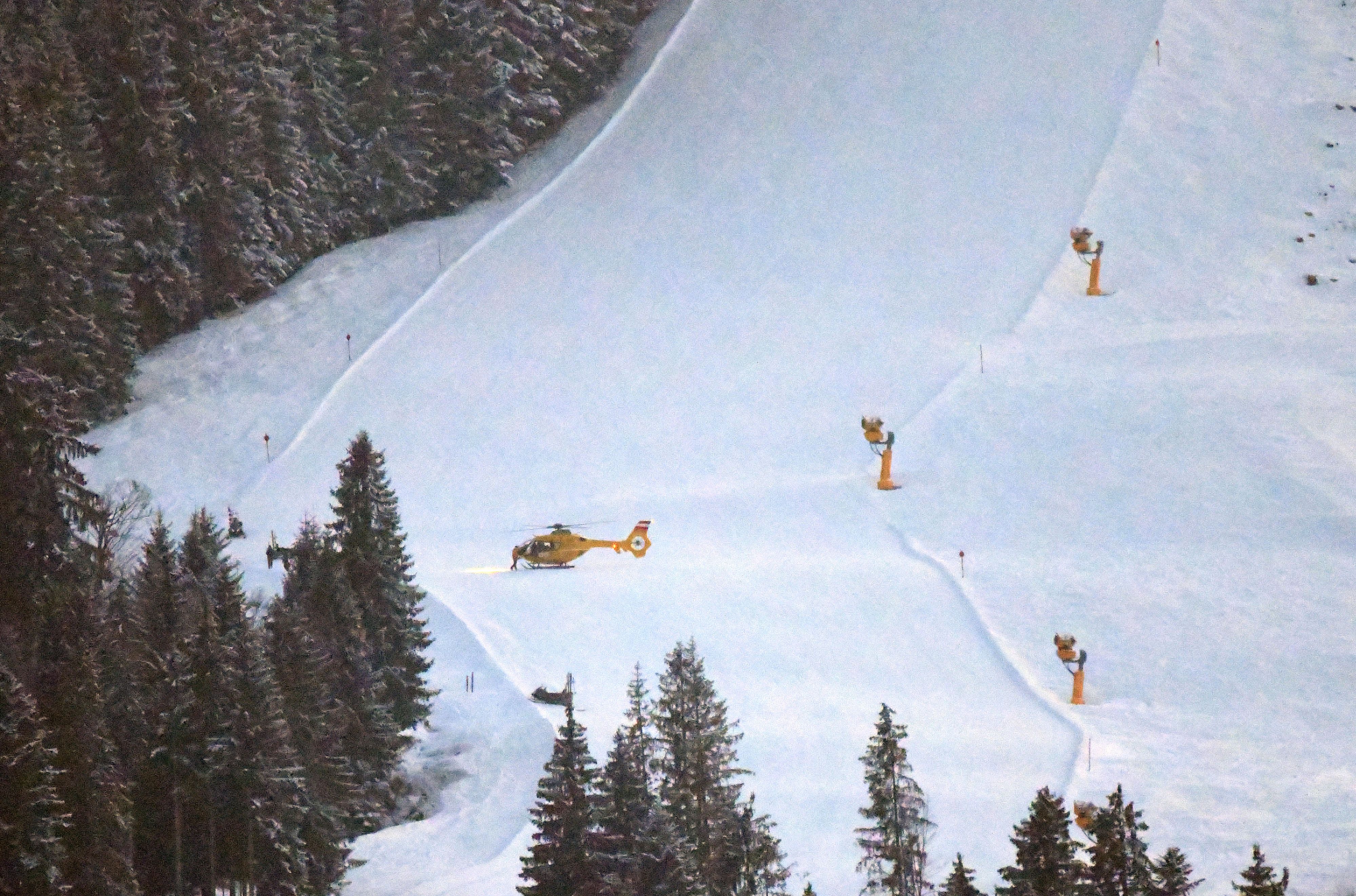 Die Zwölfjährige wurde mit dem Notarzthubschrauber in die Klinik nach Innsbruck gebracht.