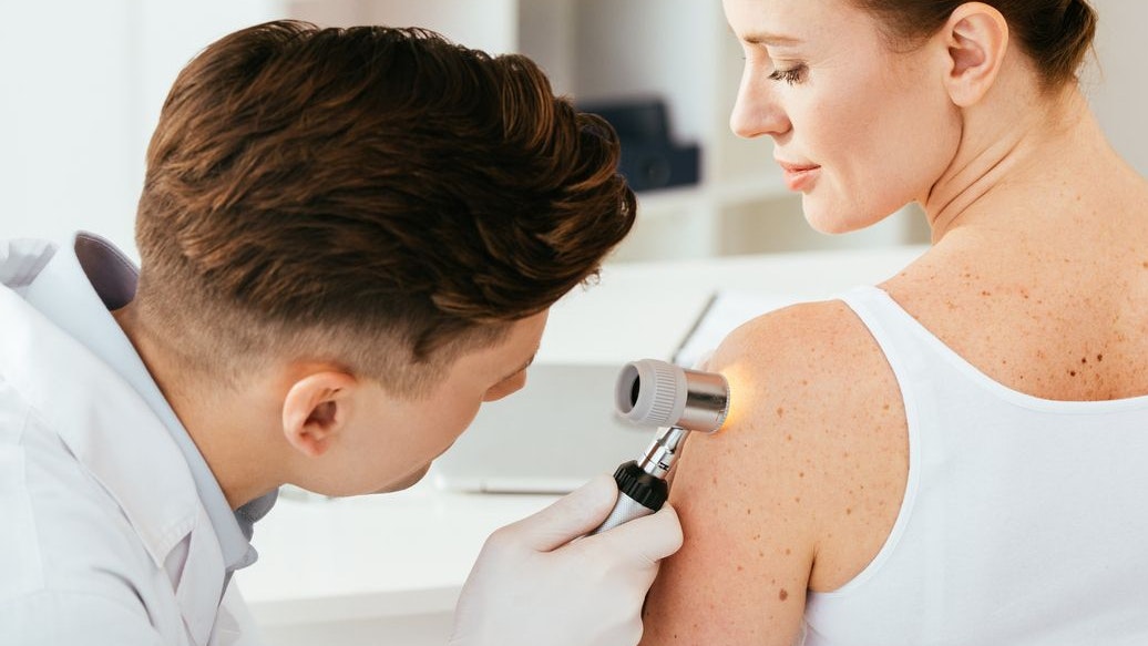 Der Raum Wels kämpft mit einem akuten Mangel an Hautärzten. (Symbolbild)