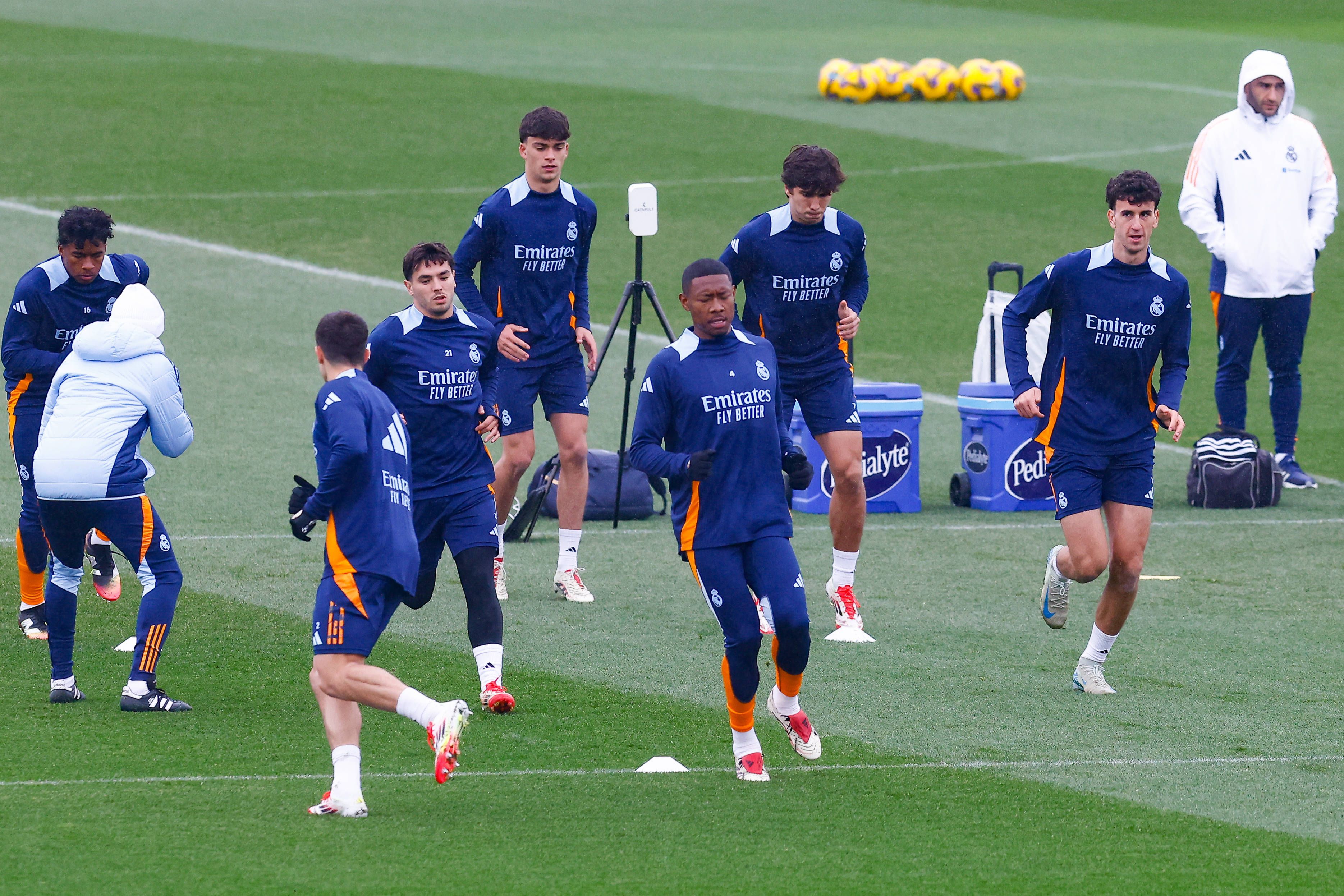 David Alaba (r.) ist wieder im Mannschaftstraining.