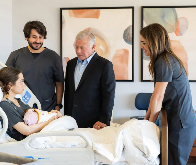 Königin Rania Al Abdullah von Jordanien besuchte ihre Tochter und ihre Enkelin.