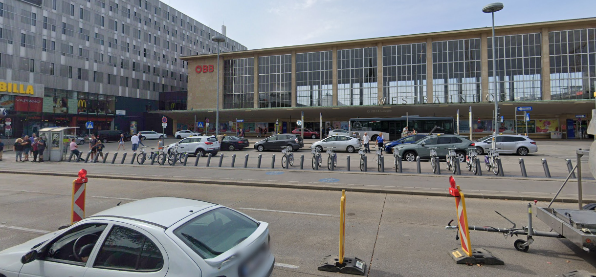 Vor dem Westbahnhof kam es zum folgenschweren Crash.