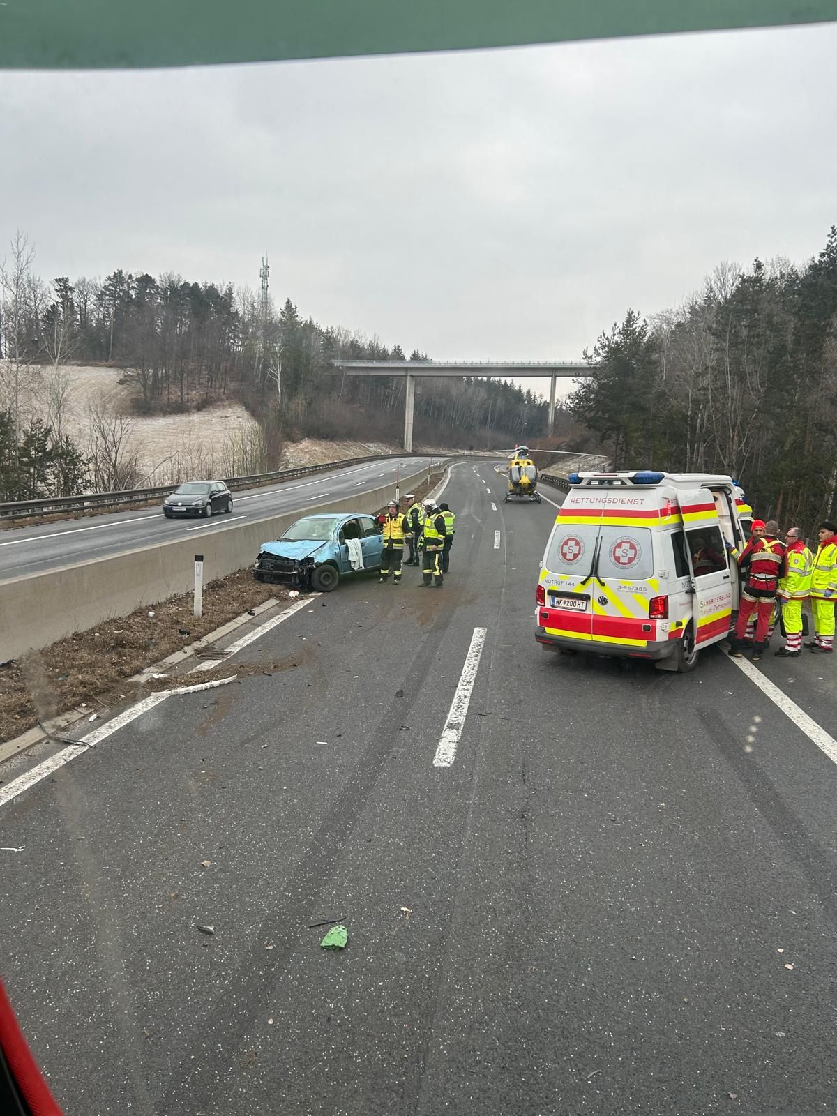 Spektakulärer Unfall auf der S6: Pkw überschlug sich