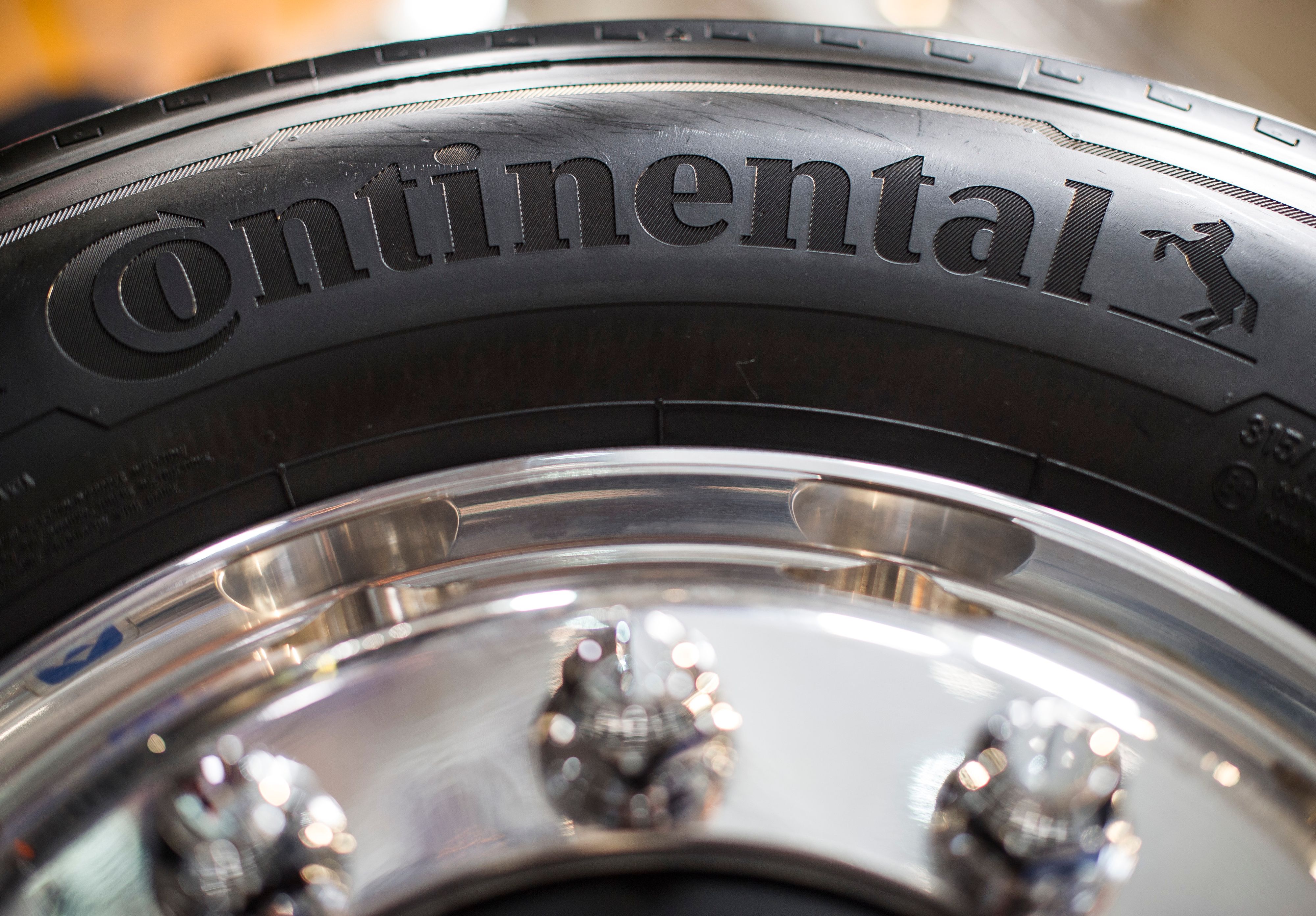 Continental hatte im Dezember angekündigt, die seit Jahren schwächelnde Autozuliefersparte abzuspalten und als eigenes Unternehmen an die Börse zu bringen.