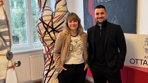 Marcos Nader mit SP-Bezirksvorsteherin Stefanie Lamp. 