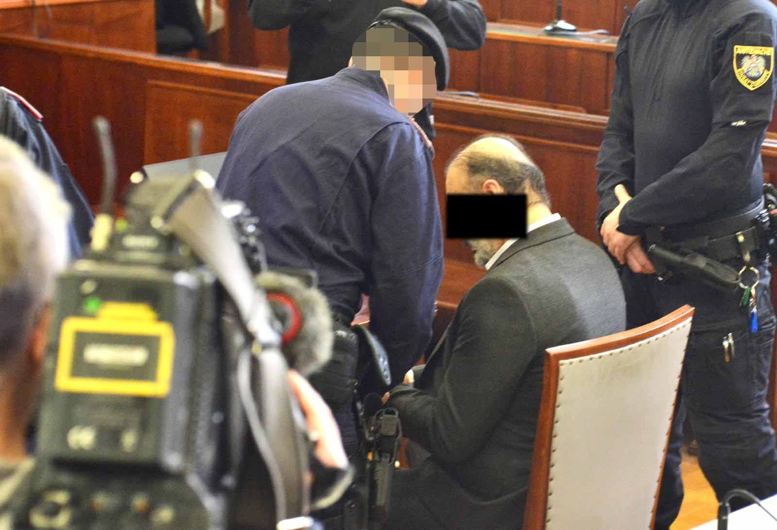 Mann auf Kino-Parkplatz erschossen: Mordprozess in Wr. Neustadt.