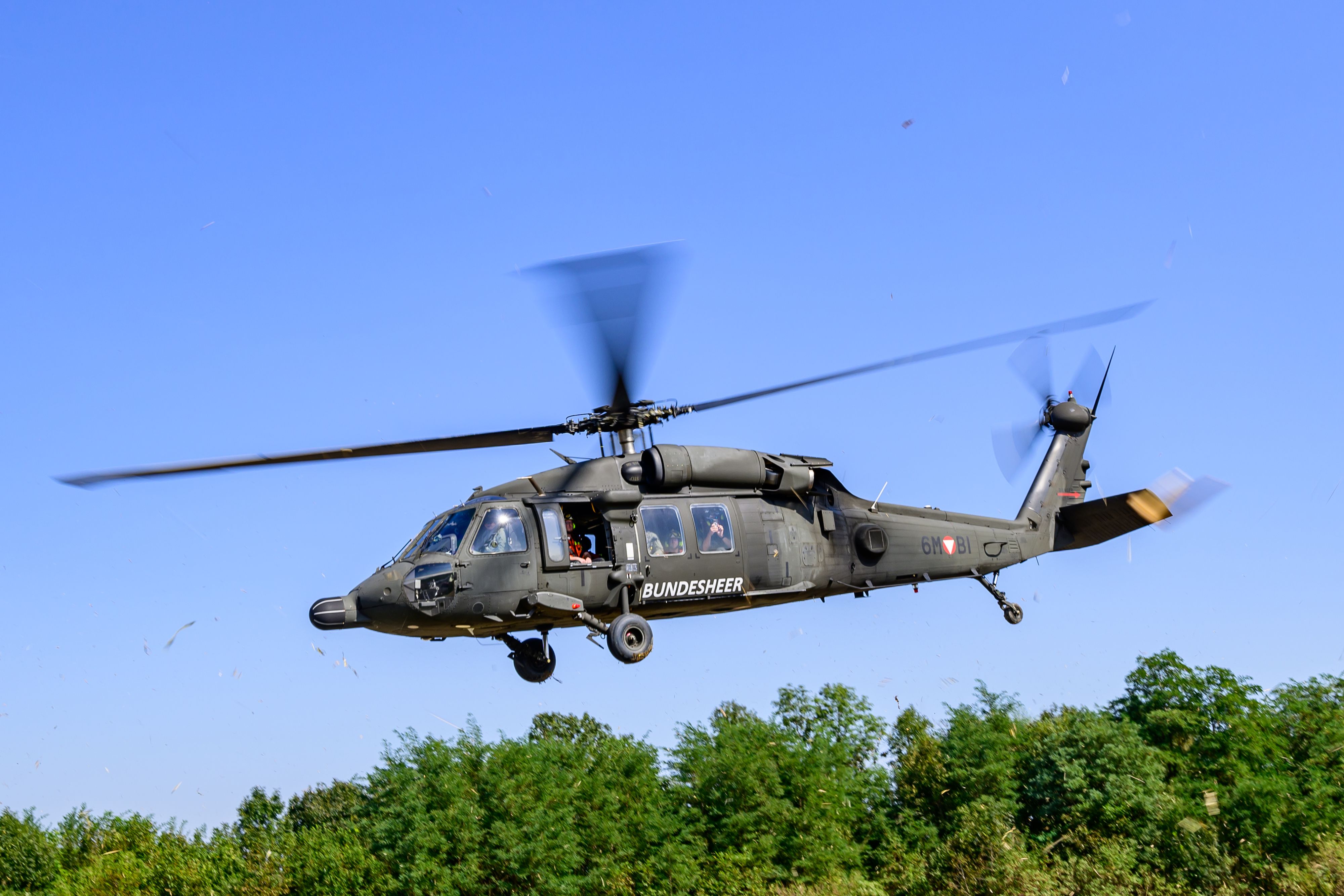 Zur Unterstützung wurden Hubschrauber des Bundesheeres und des Innenministeriums gerufen. Symbolbild.
