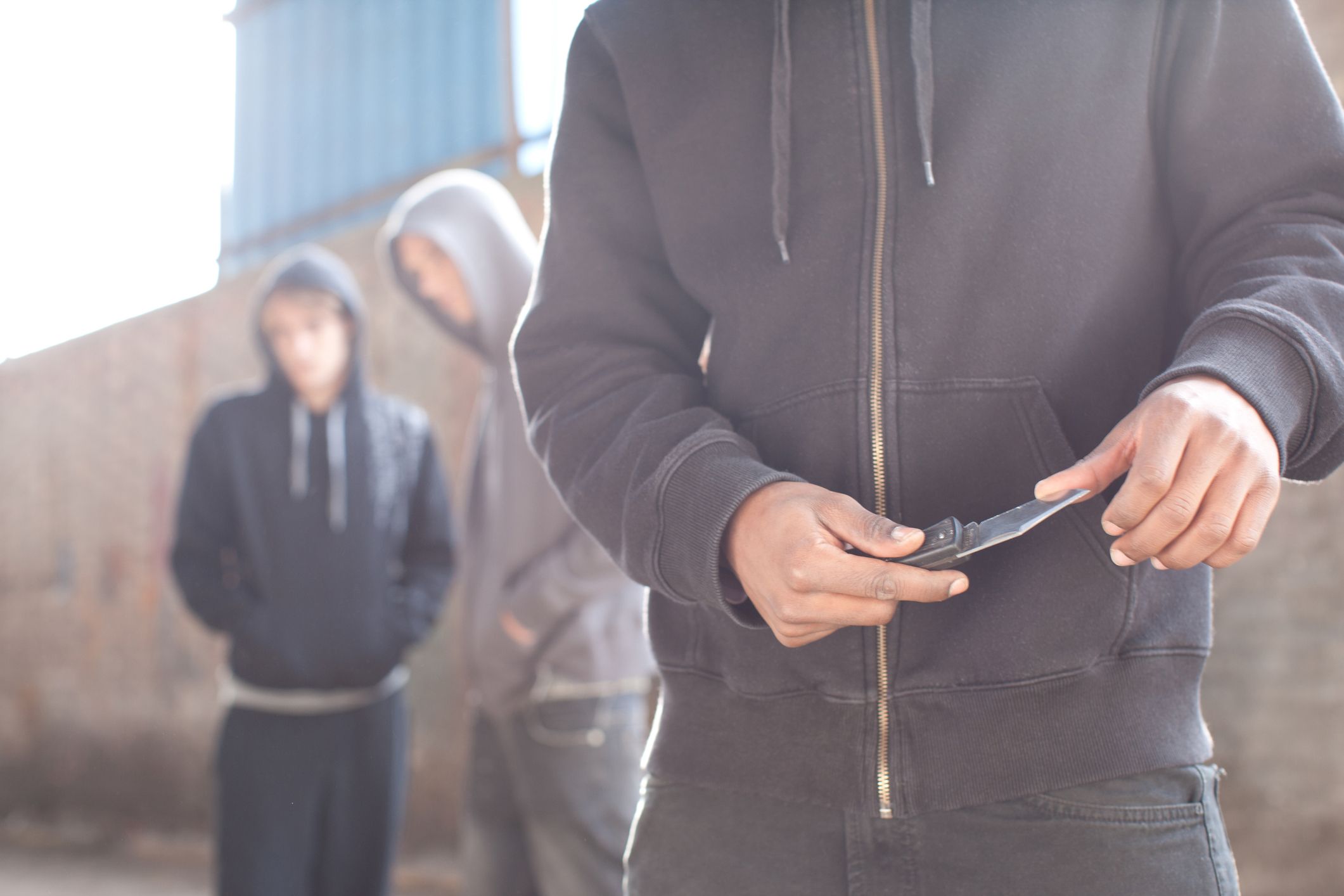 Der Täter war mit einem Klappmesser bewaffnet.