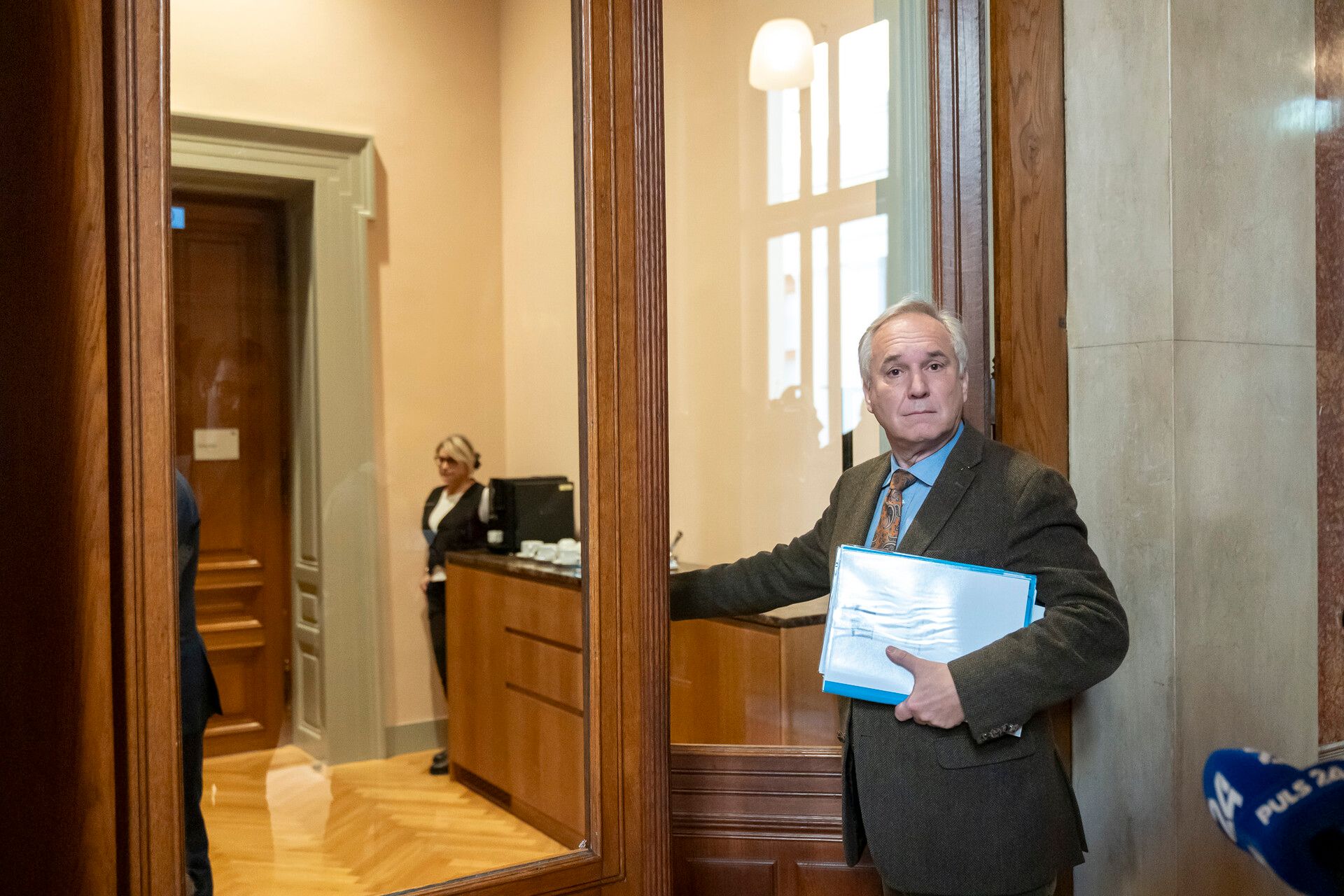 Der freiheitliche Nationalratspräsident Walter Rosenkranz steht nach Vorwürfen gegen seinen Büroleiter erneut stark in der Kritik.