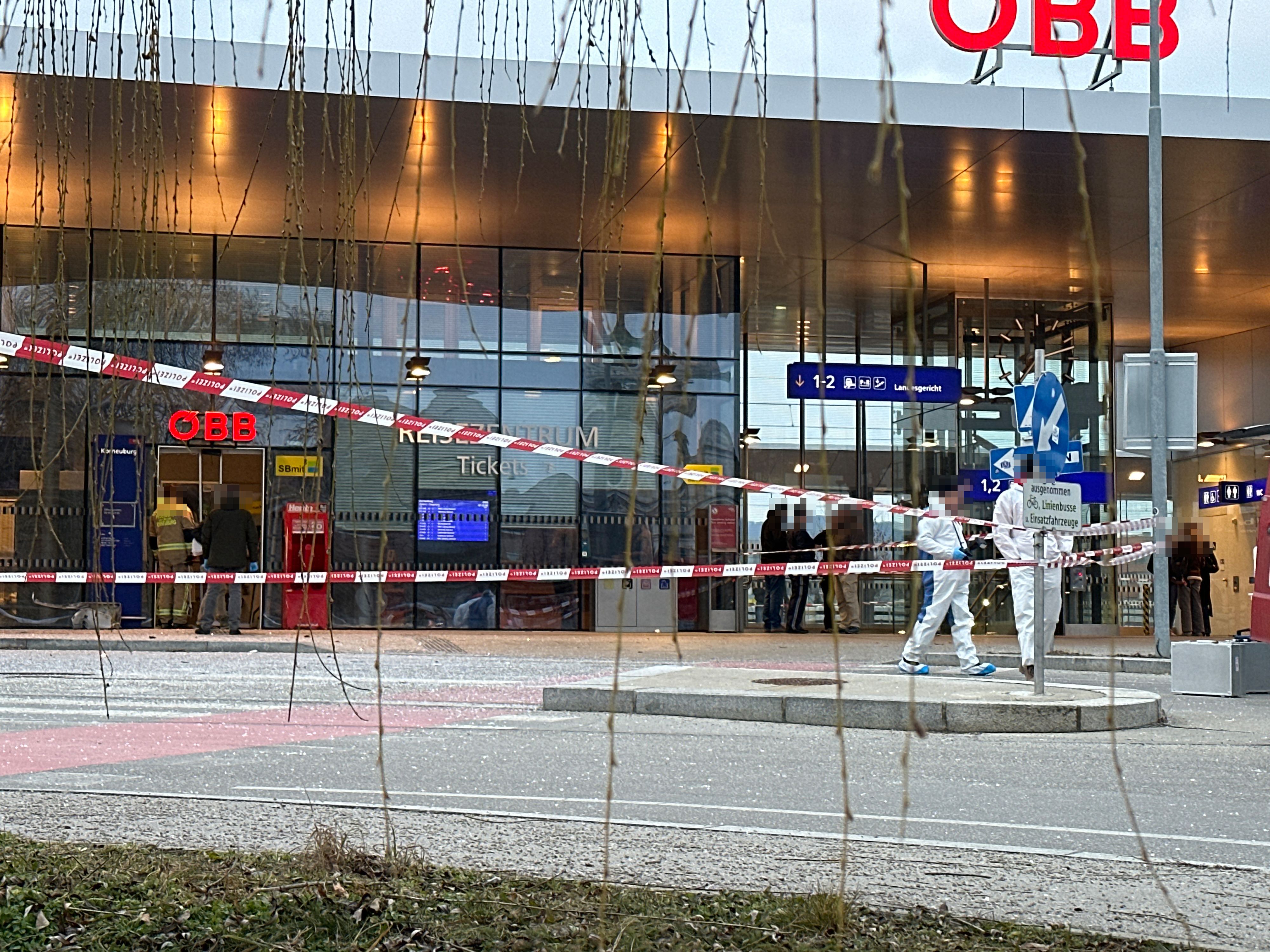 In Korneuburg (NÖ) wurde ein Bankomat gesprengt.